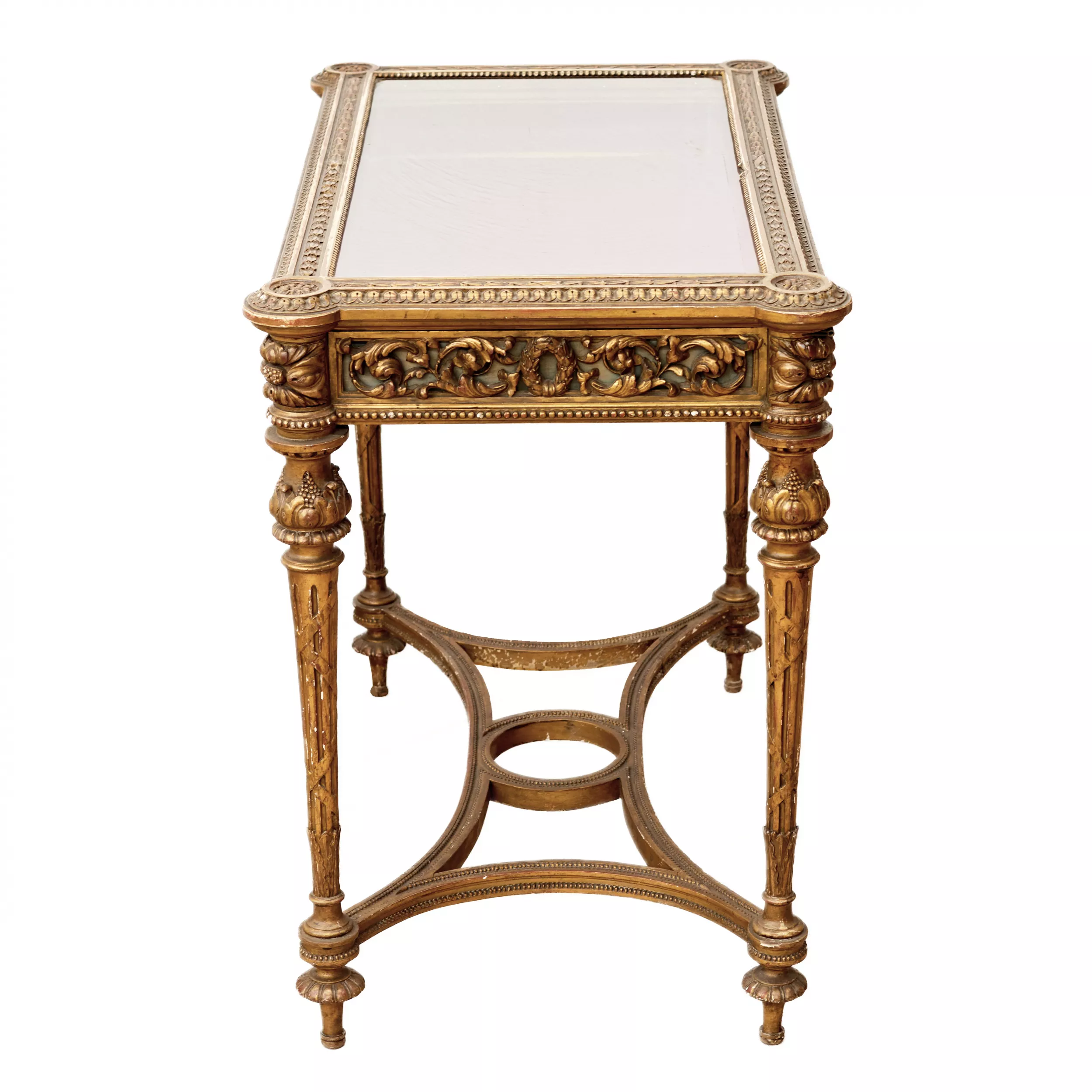 Table-vitrine sculptee en bois dore, dans l`esprit Napoleon III, fin XIXe siècle. 