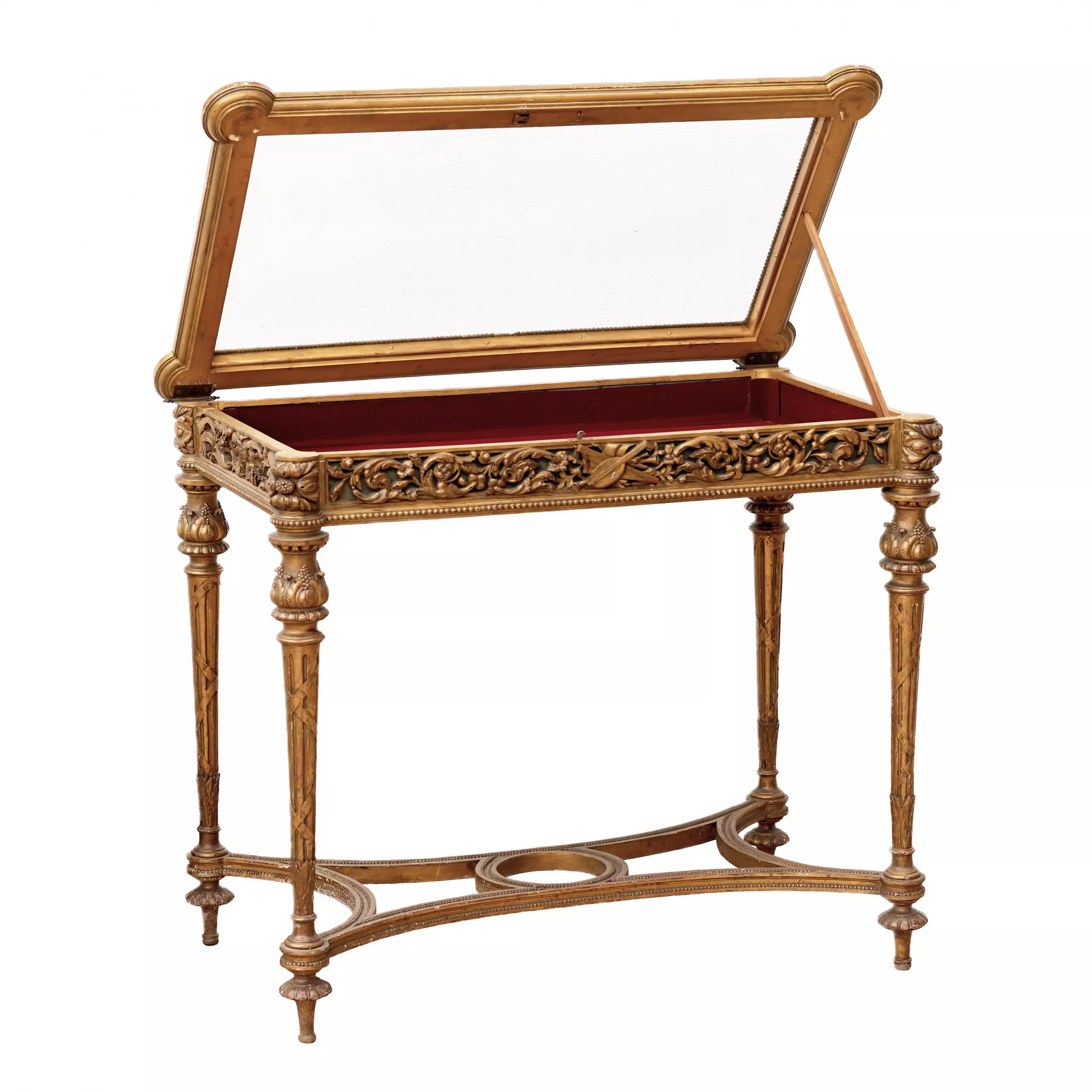 Table-vitrine sculptee en bois dore, dans l`esprit Napoleon III, fin XIXe siècle. 