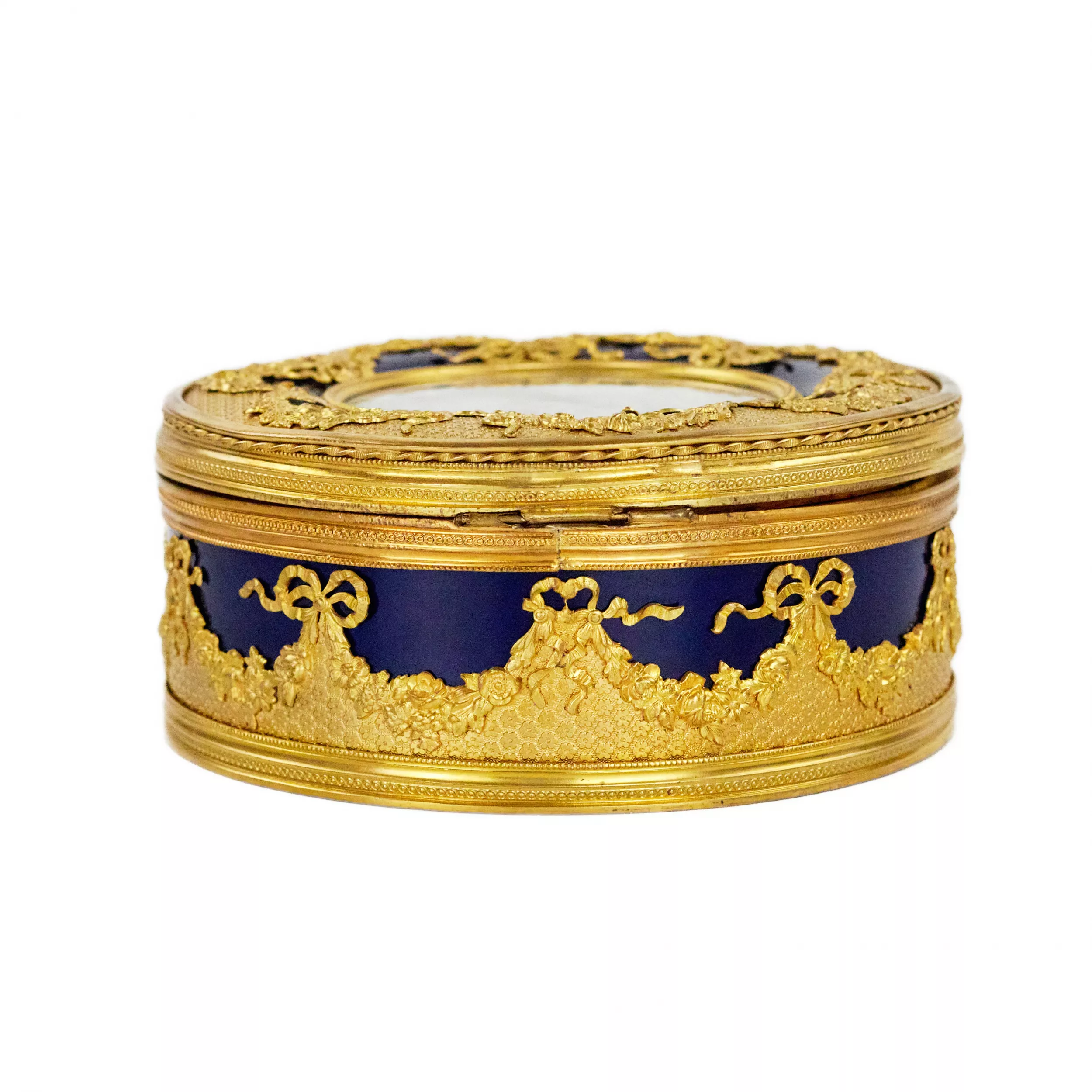 PORCELAIN LADY’S BOX WITH MINIATURE IN THE LOUIS XVI STYLE FRANCE, LATE 18TH – FIRST HALF OF THE 19TH CENTURY