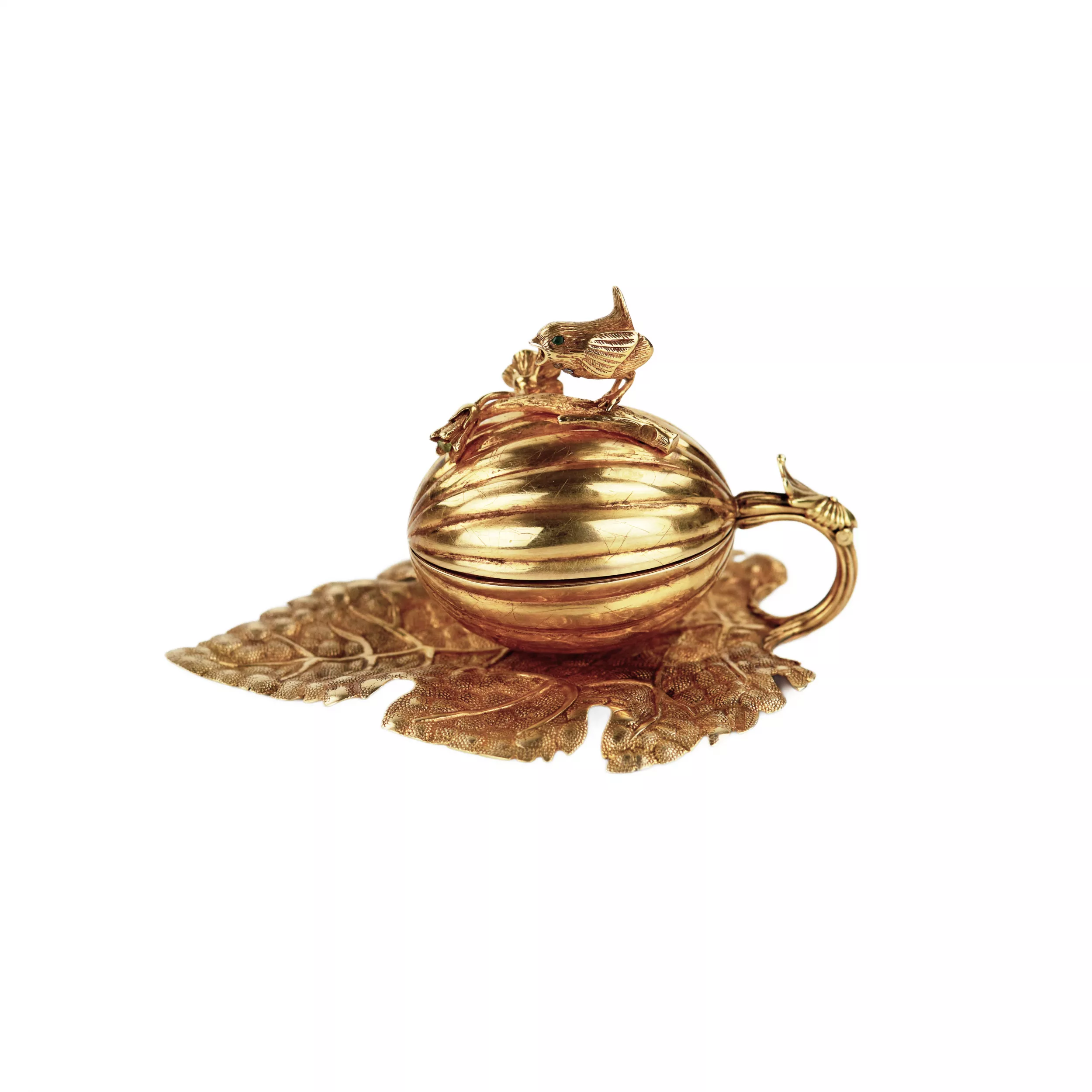 COFFRET MINIATURE EN OR EN FORME DE RÉCIPIENT D’ÉTROG. MAISON F. LORIE RUSSIE, MOSCOU, 1908-1917
