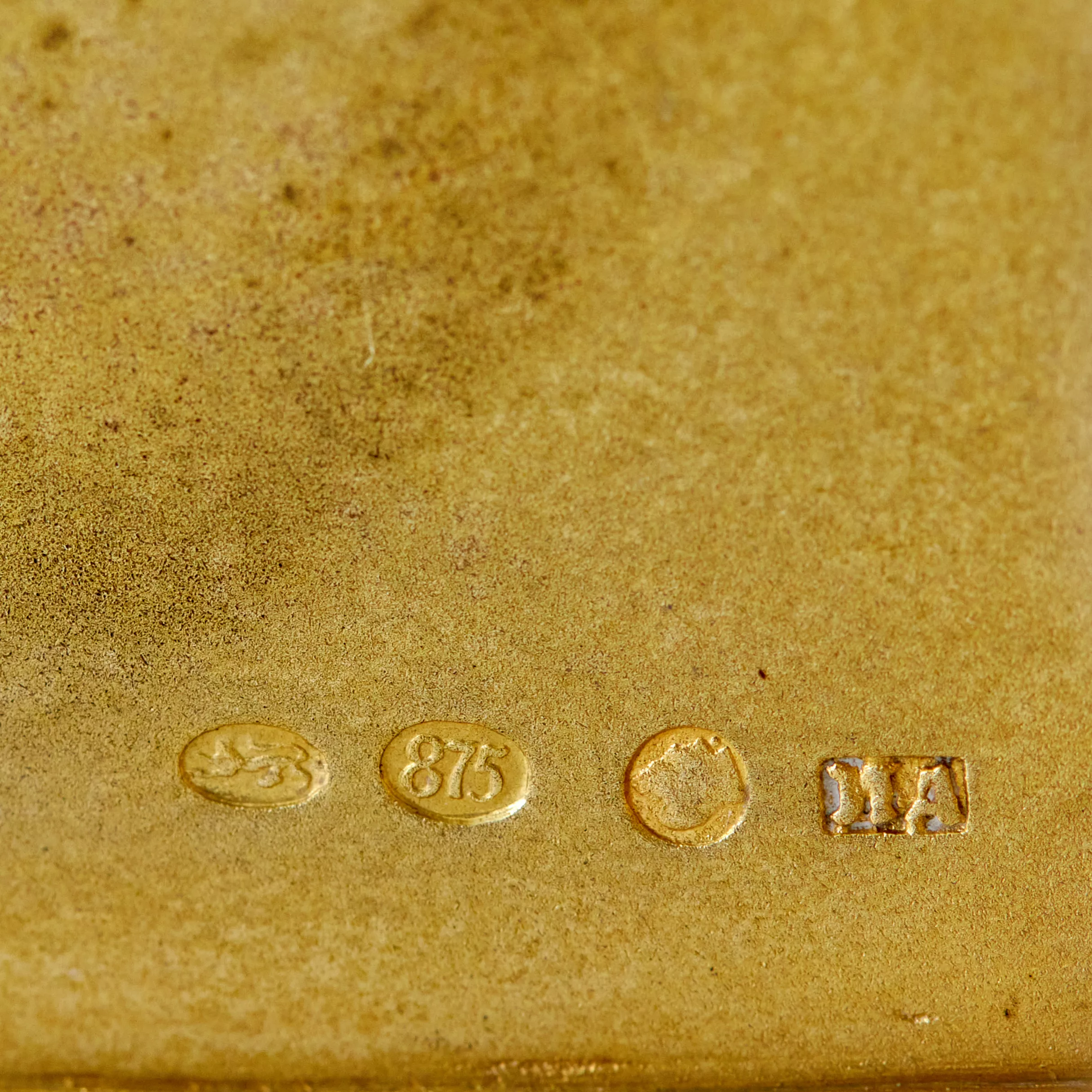 Boîte à poudre d`origine en argent à double feuillet. 