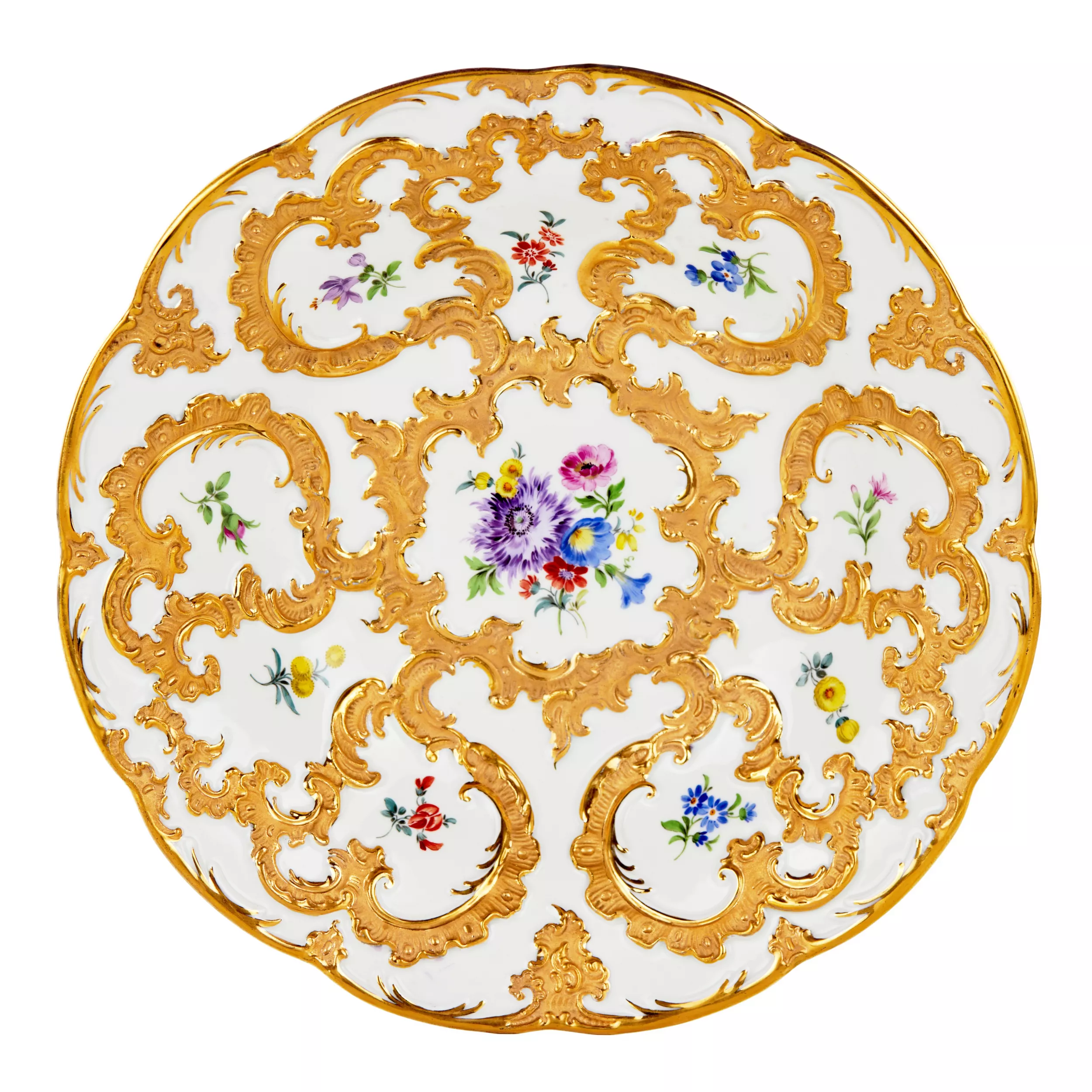 Un elegant plat en porcelaine de Meissen. 