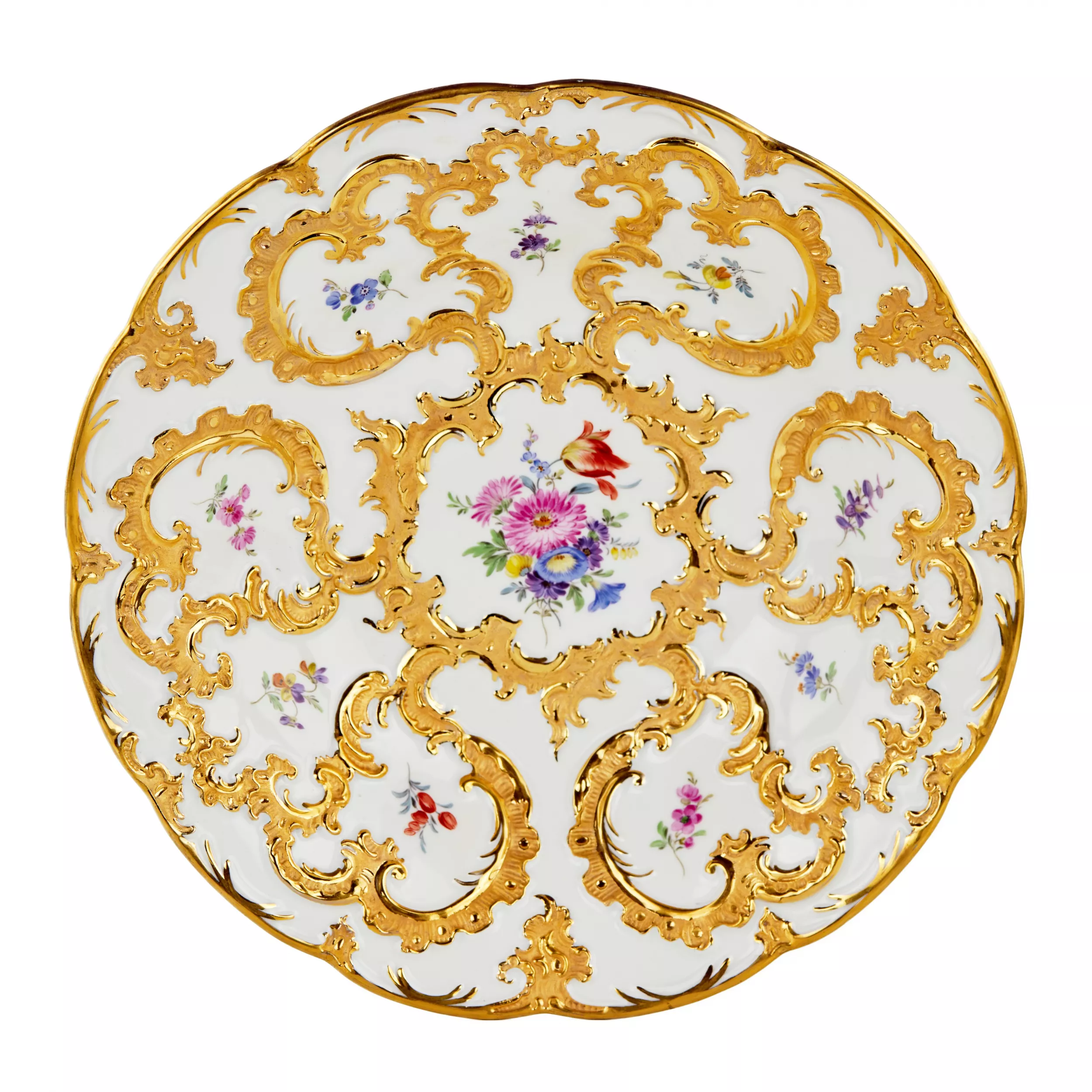 Un elegant plat en porcelaine de Meissen. 