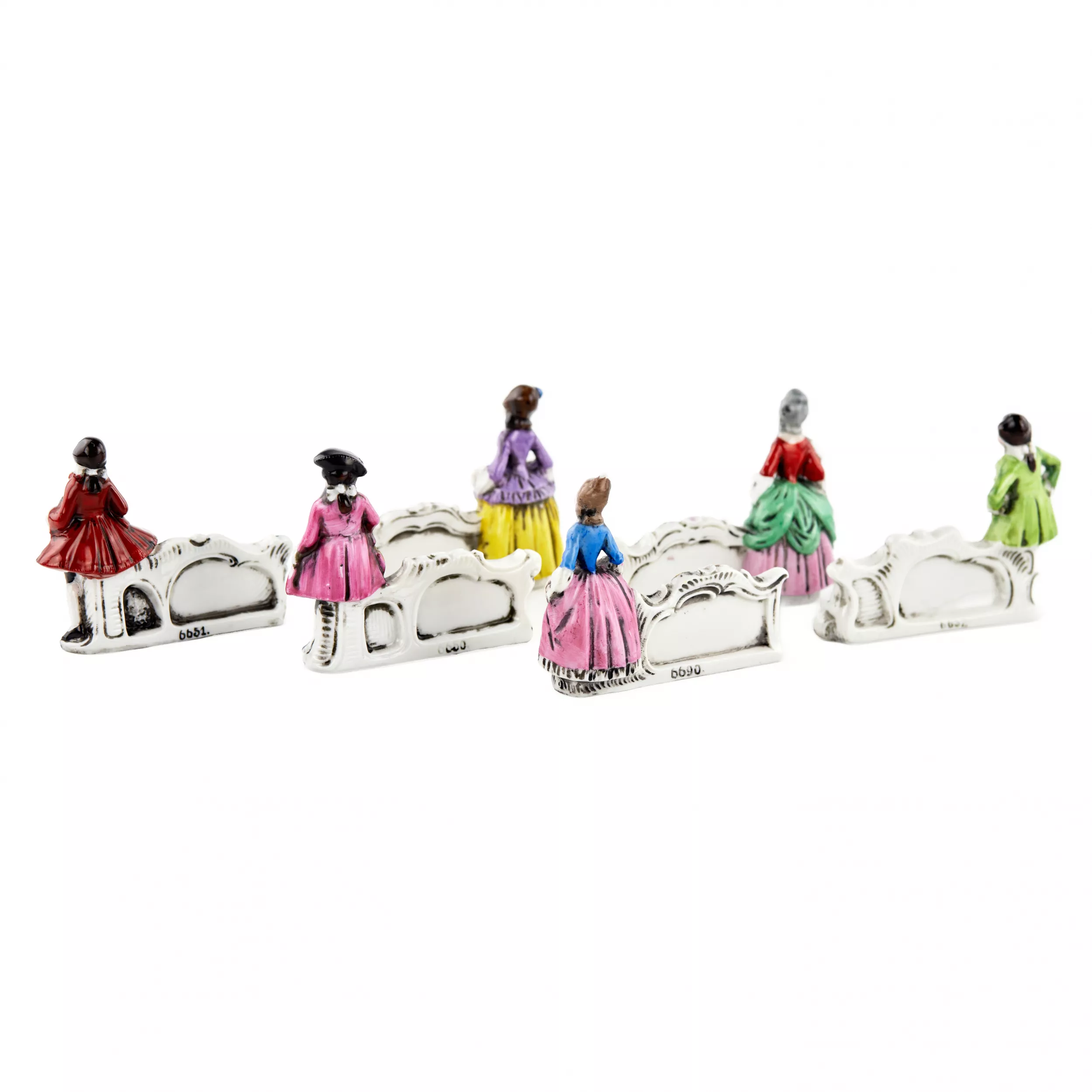Six figurines en porcelaine pour cartes de place pour la table. Allemagne. 20ième siècle. 