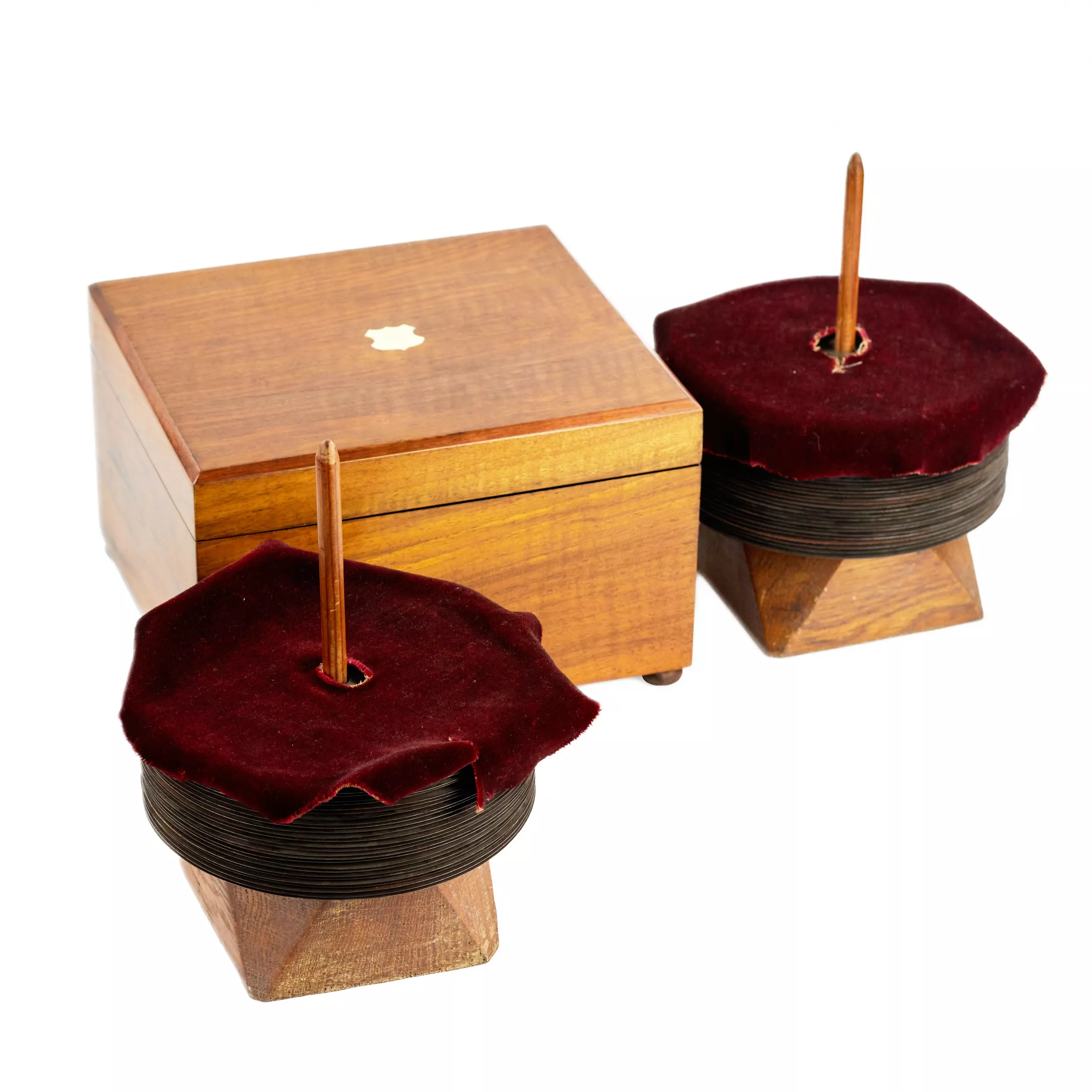 Robert Wachtler. Disque, boîte à musique du 19ème siècle, avec cloches et soixante disques. 