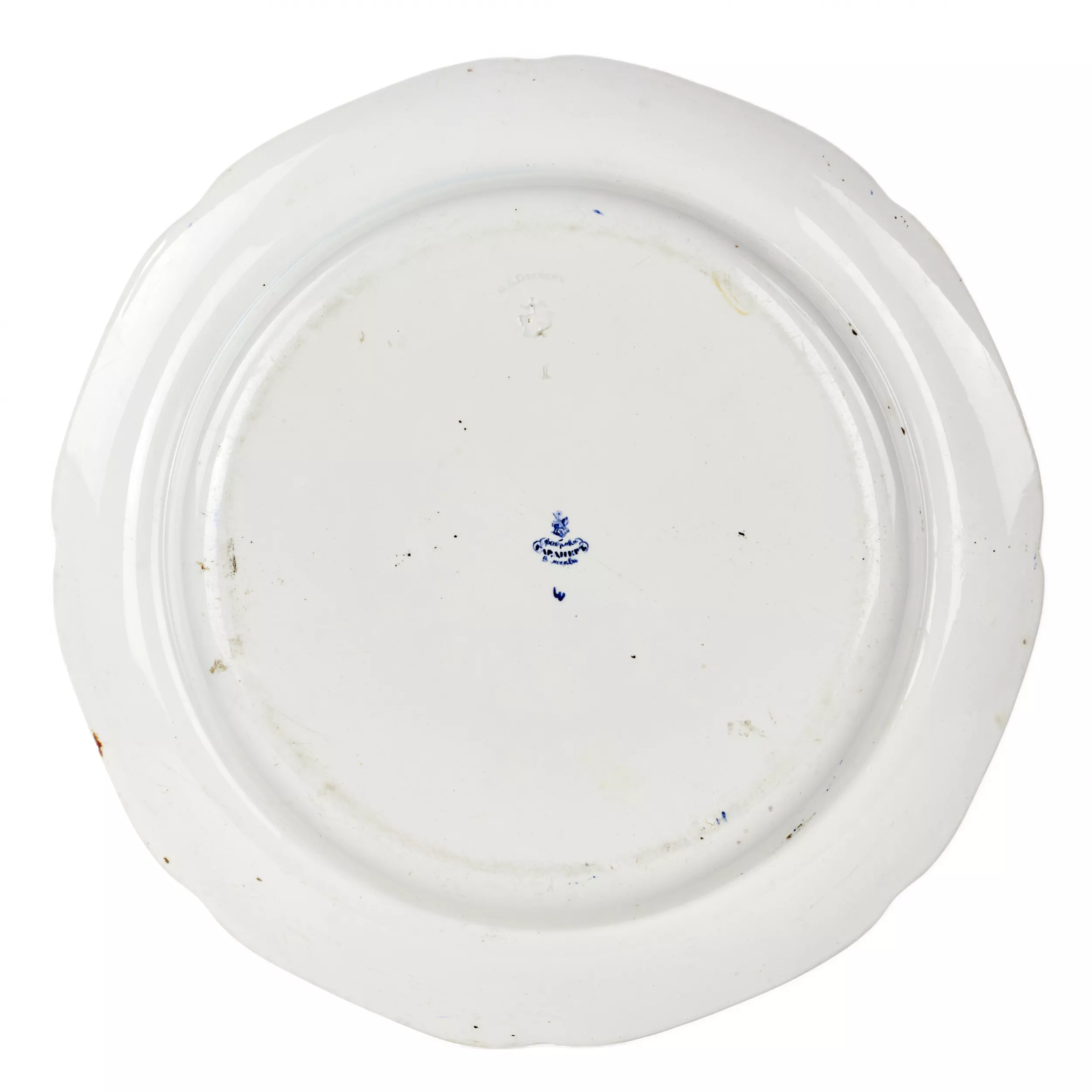 Grand plat en faïence de la manufacture Gardner, milieu du XIXe siècle. 