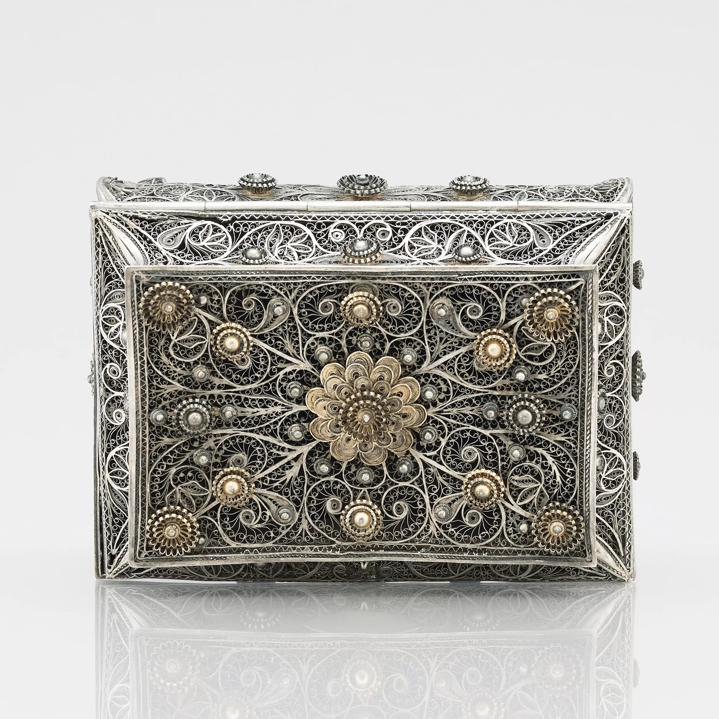 Boite en filigrane d`argent du 19ème siècle. Odessa, Empire russe, 1898-1908 