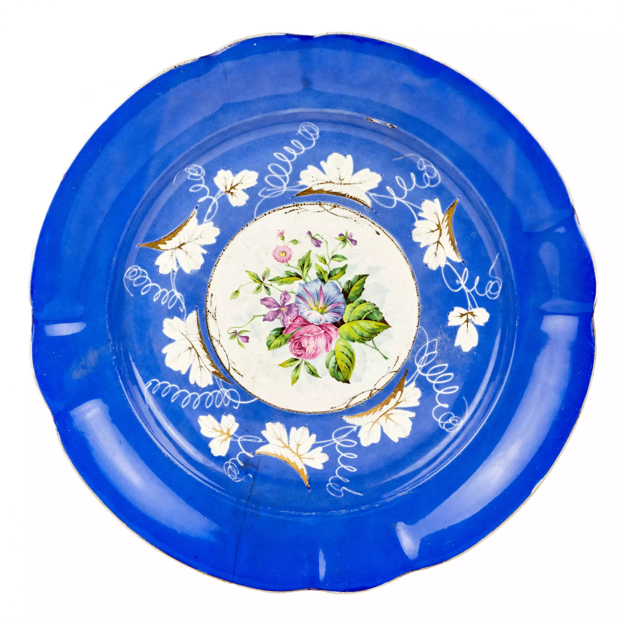 Plat decoratif Fleurs. Usine Gardner, Russie, XIXe siècle. 