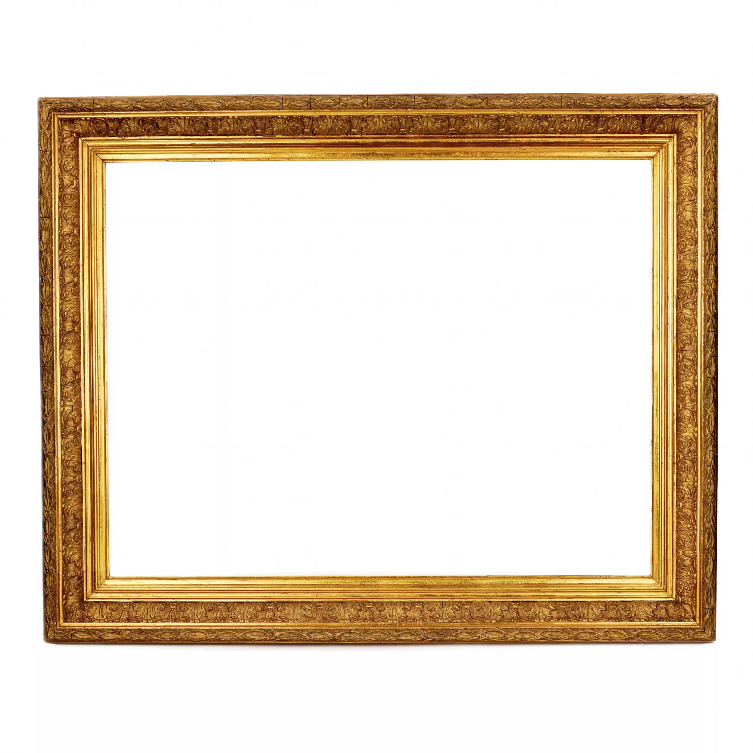 Cadre en bois dore au design classique. 20ième siècle. 