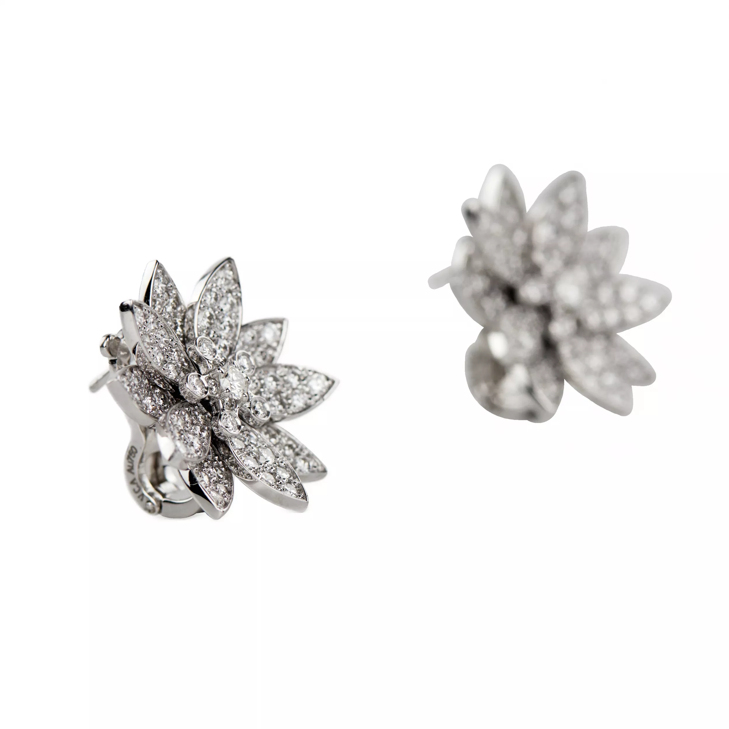 LOTUS DIAMOND EARRINGS IN WHITE GOLD. 21ST CENTURY