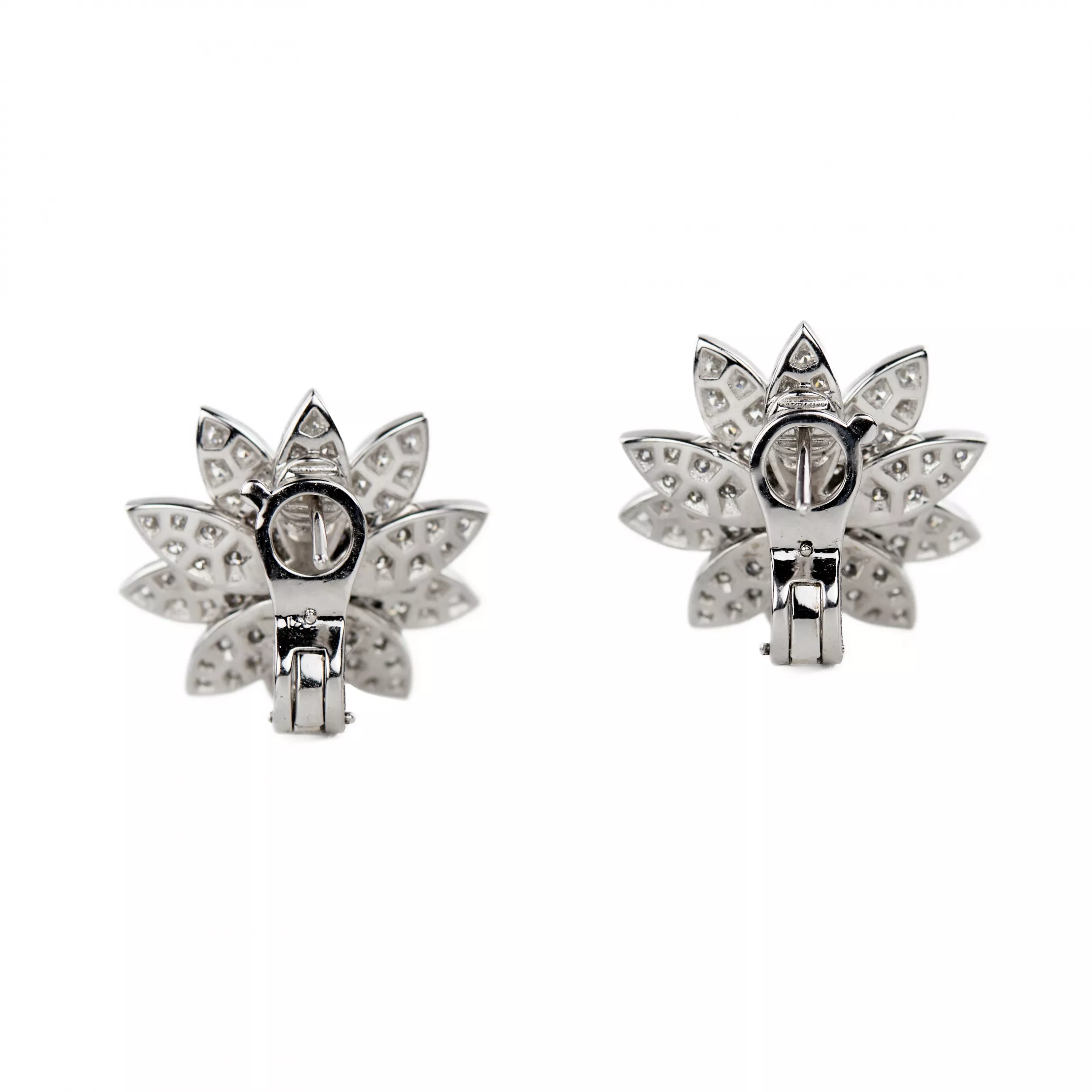 LOTUS DIAMOND EARRINGS IN WHITE GOLD. 21ST CENTURY