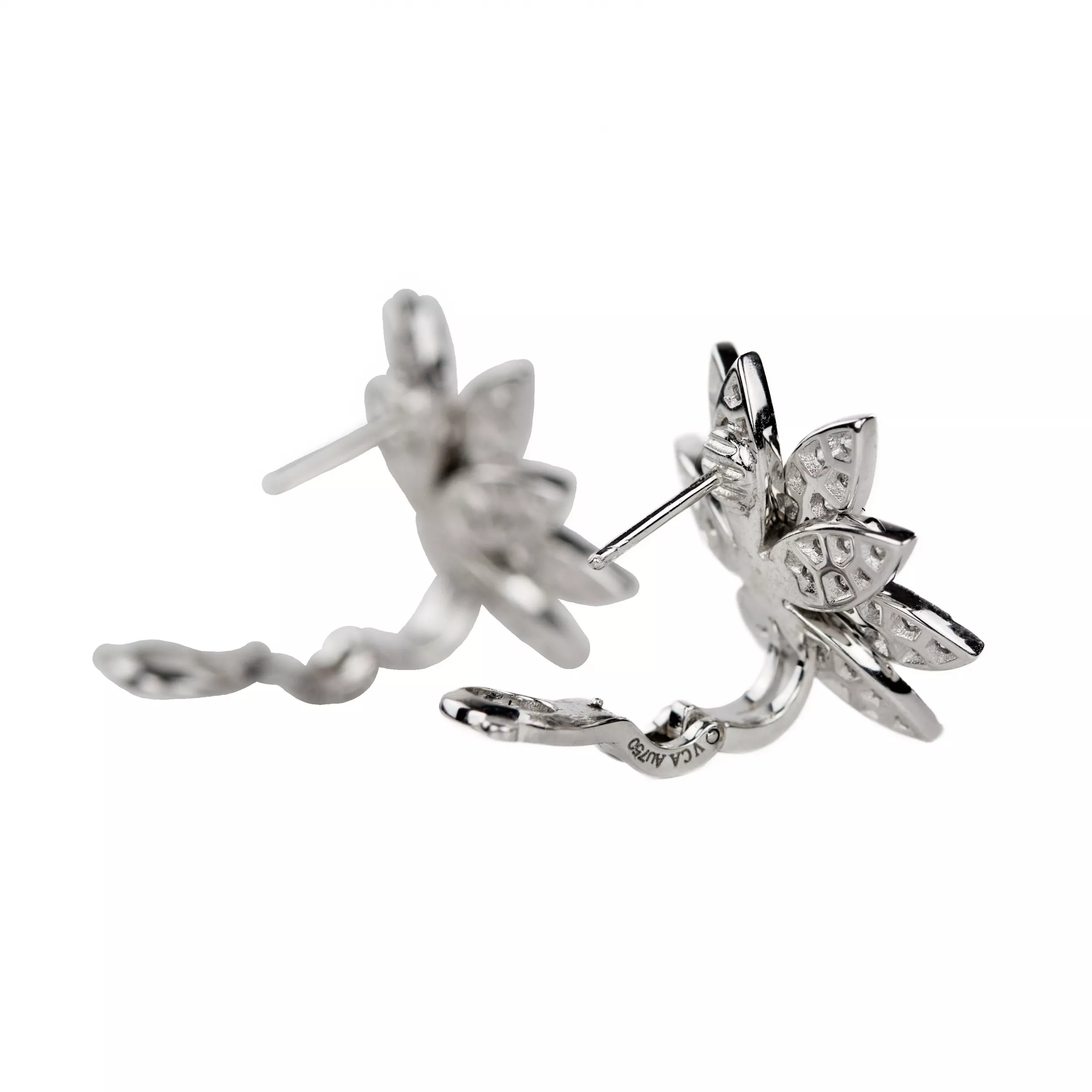 LOTUS DIAMOND EARRINGS IN WHITE GOLD. 21ST CENTURY