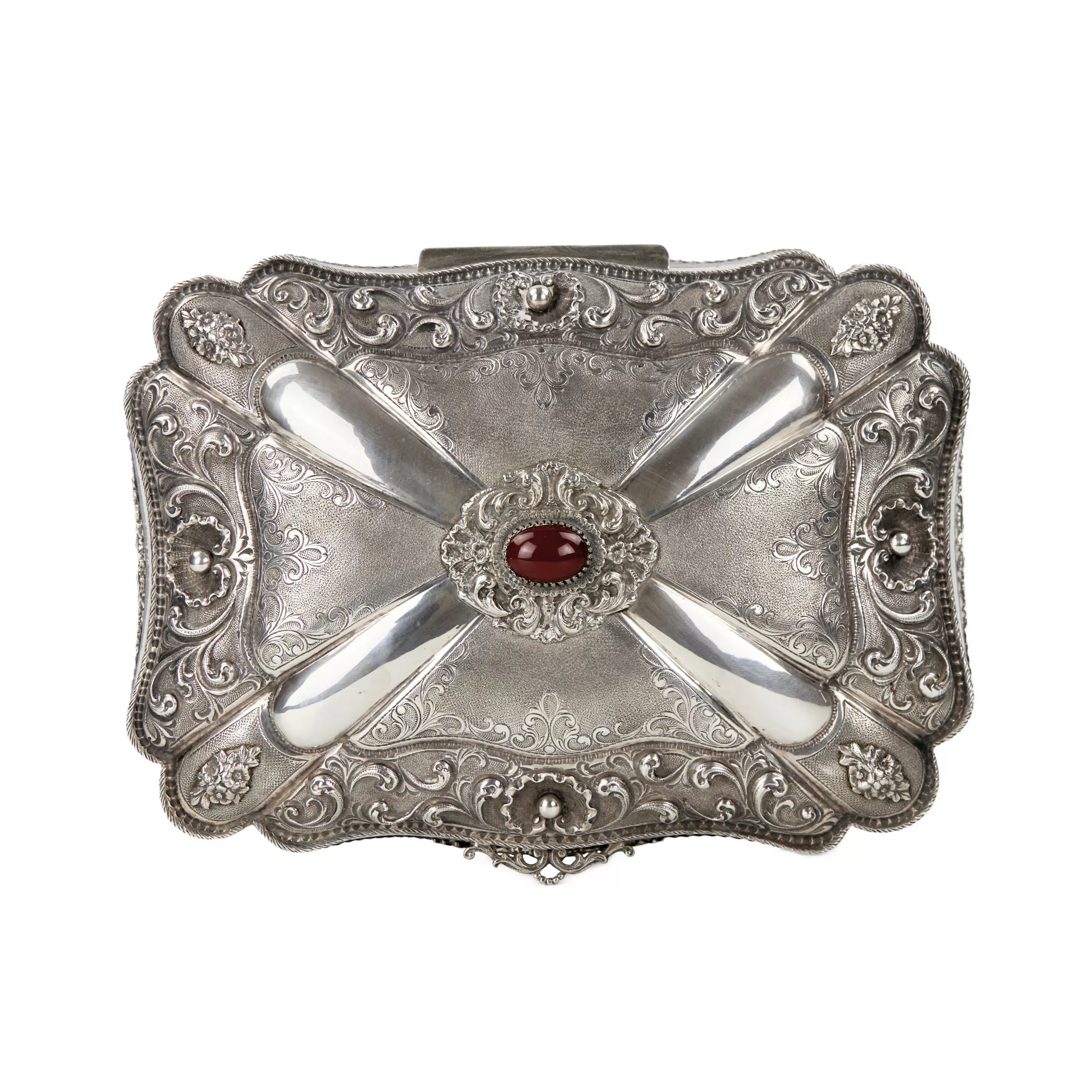 Large, silver box. The turn of the 19th-20th centuries.