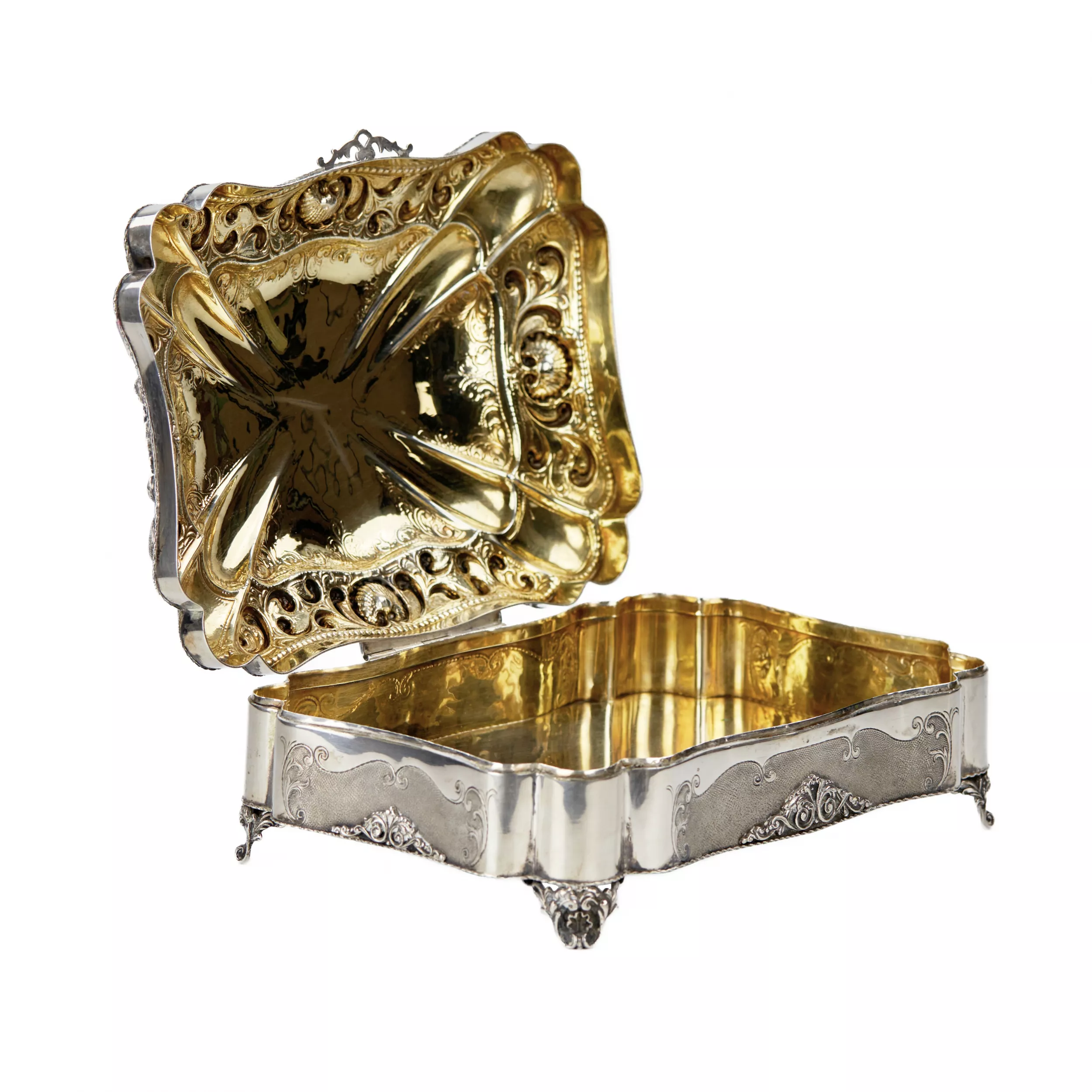 Large, silver box. The turn of the 19th-20th centuries.
