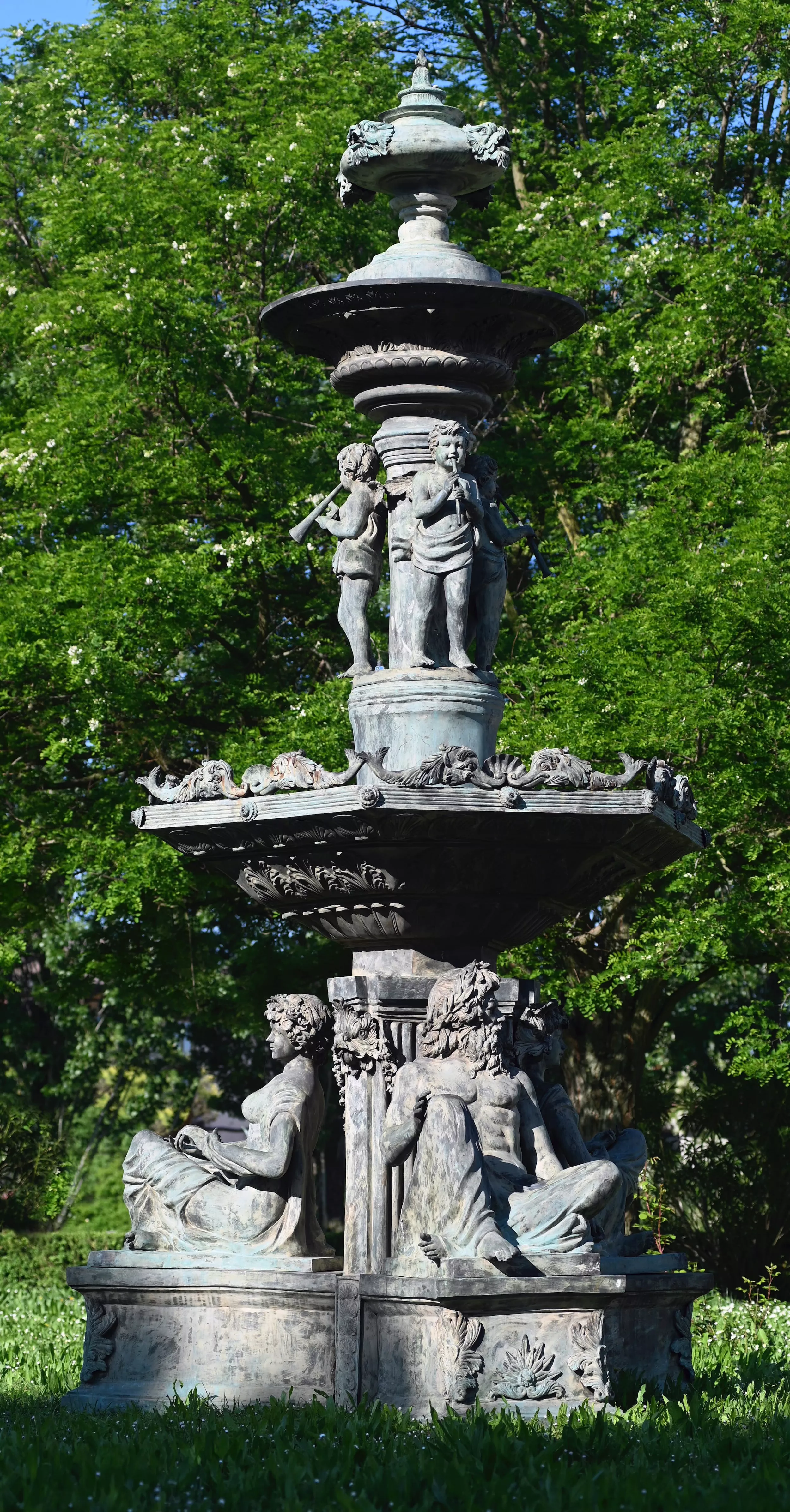 LARGE THREE TIER GARDEN FOUNTAIN IN BRONZE WITH ALLEGORICAL FIGURES  EUROPE, SECOND HALF OF THE 19TH CENTURY
