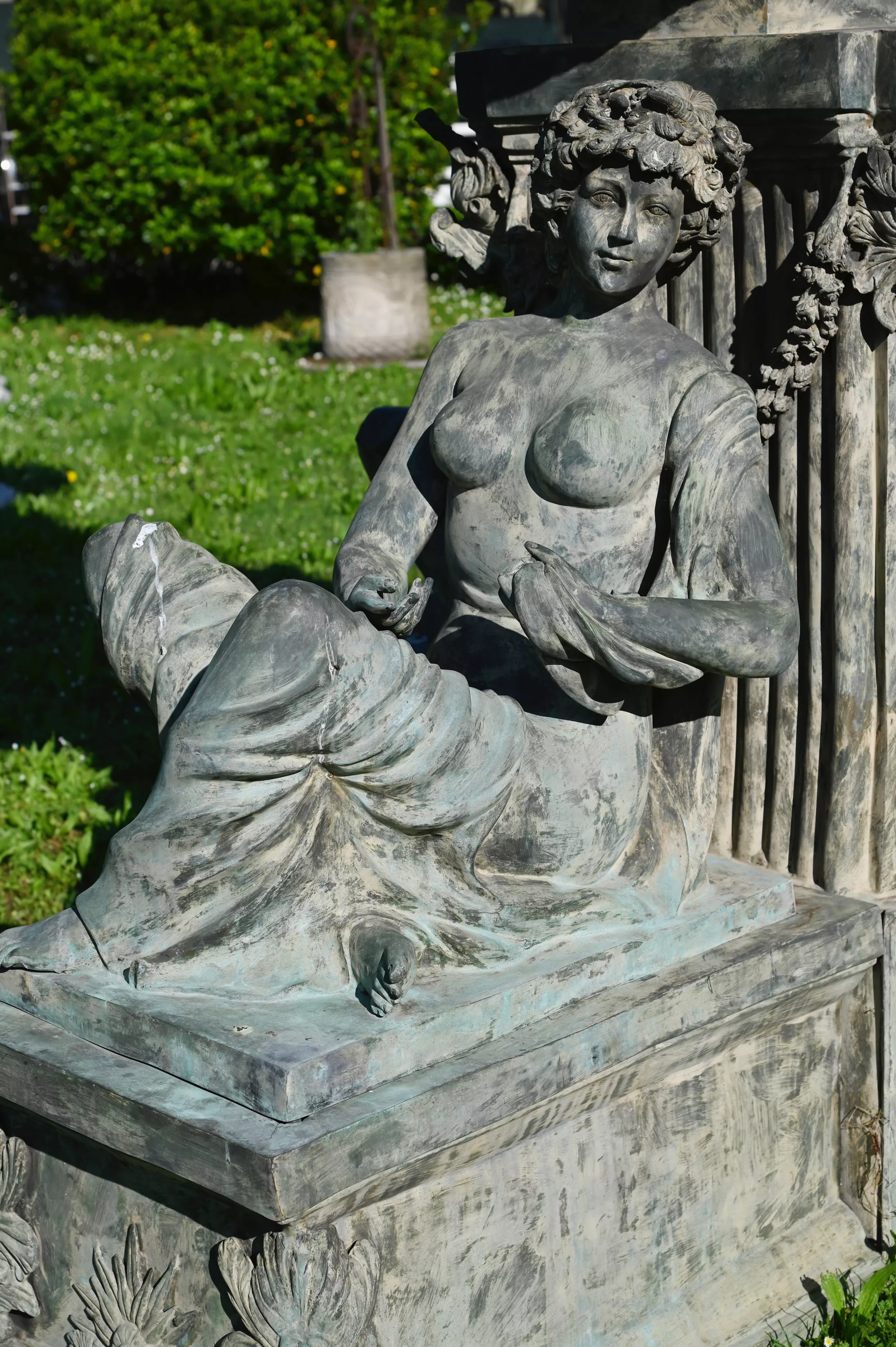 LARGE THREE TIER GARDEN FOUNTAIN IN BRONZE WITH ALLEGORICAL FIGURES  EUROPE, SECOND HALF OF THE 19TH CENTURY