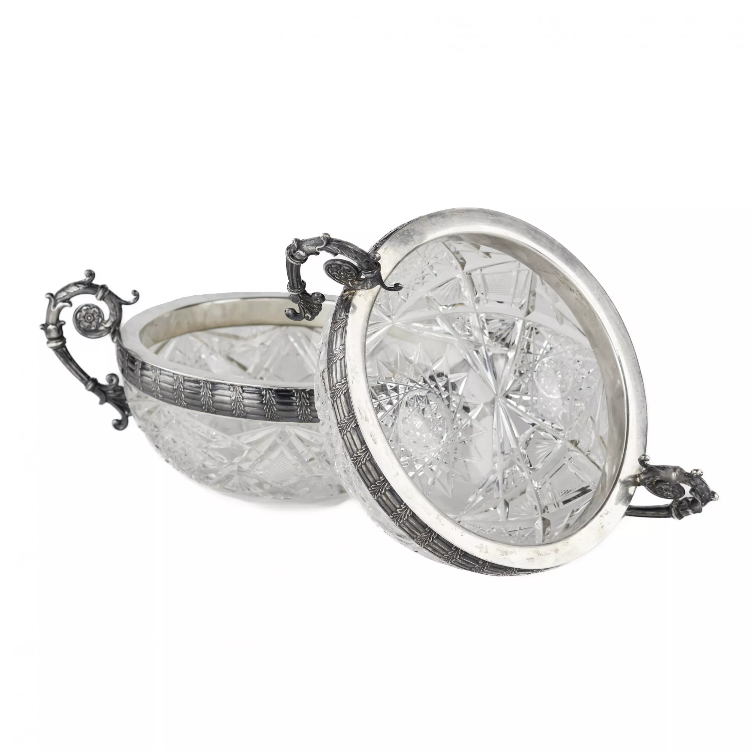 Paire de bonbonnières en cristal argente. 15 Artel Russie 1908-1917 