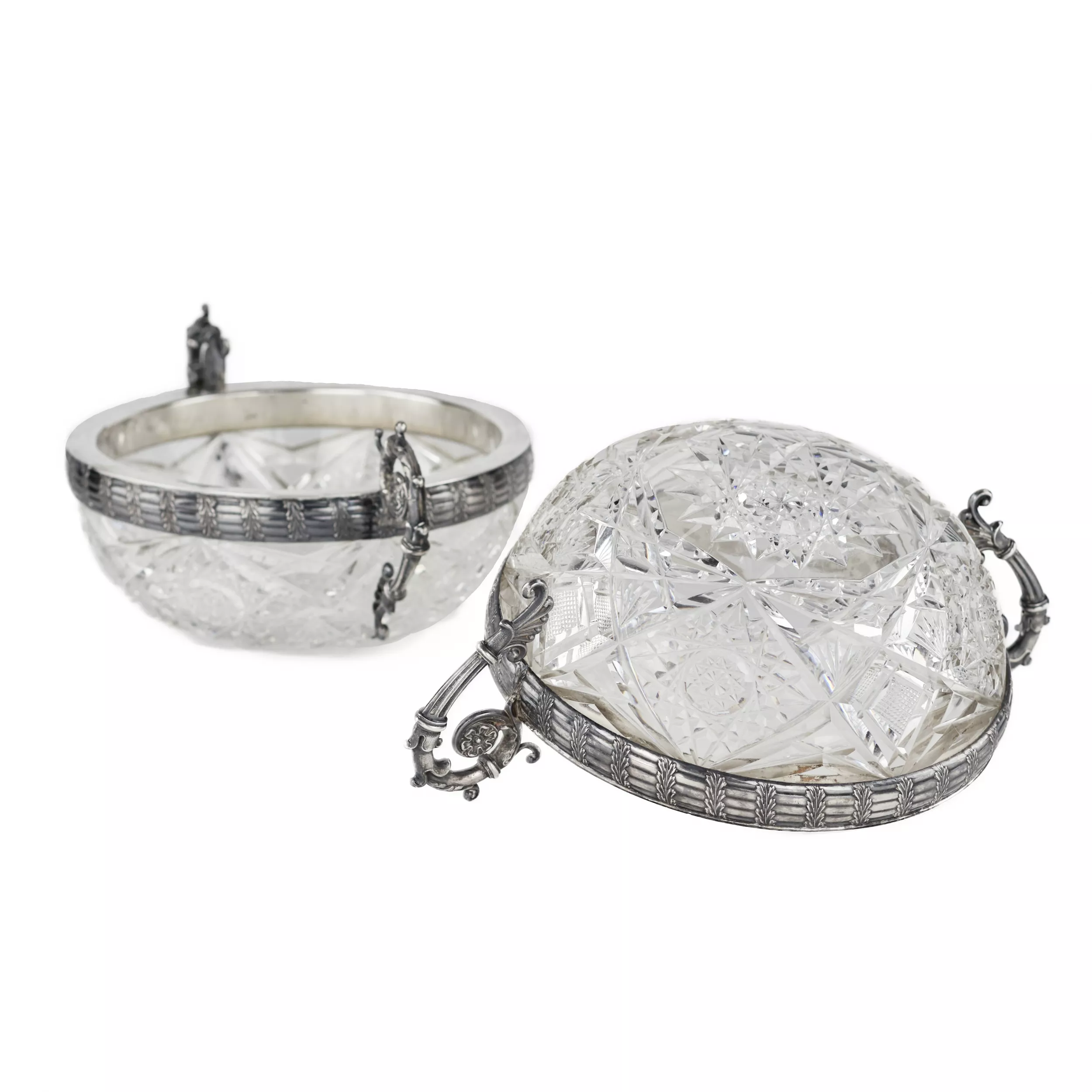Paire de bonbonnières en cristal argente. 15 Artel Russie 1908-1917 