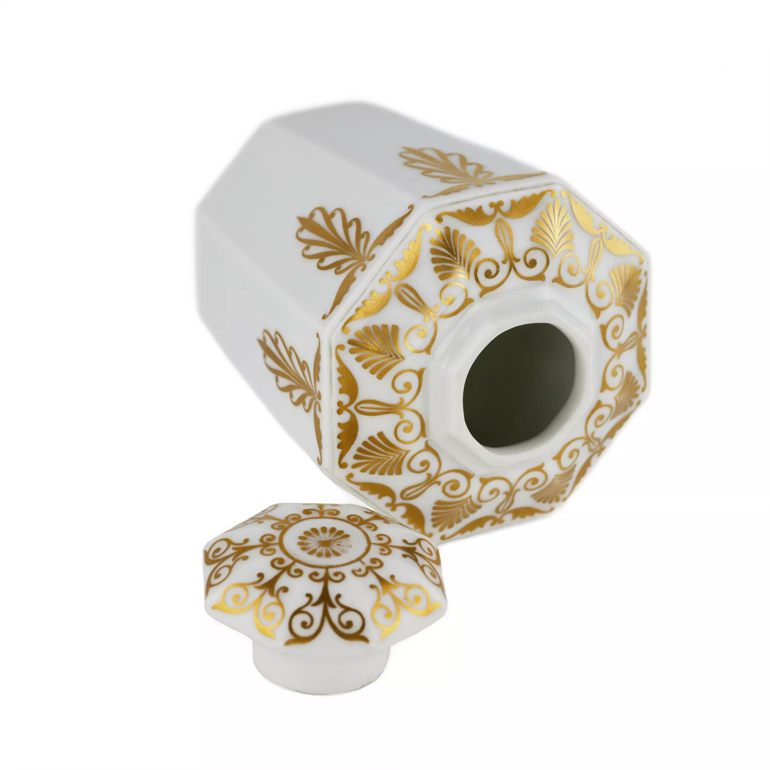 Boîte à the. Manufacture imperiale de porcelaine. Nicolas II, 1913.