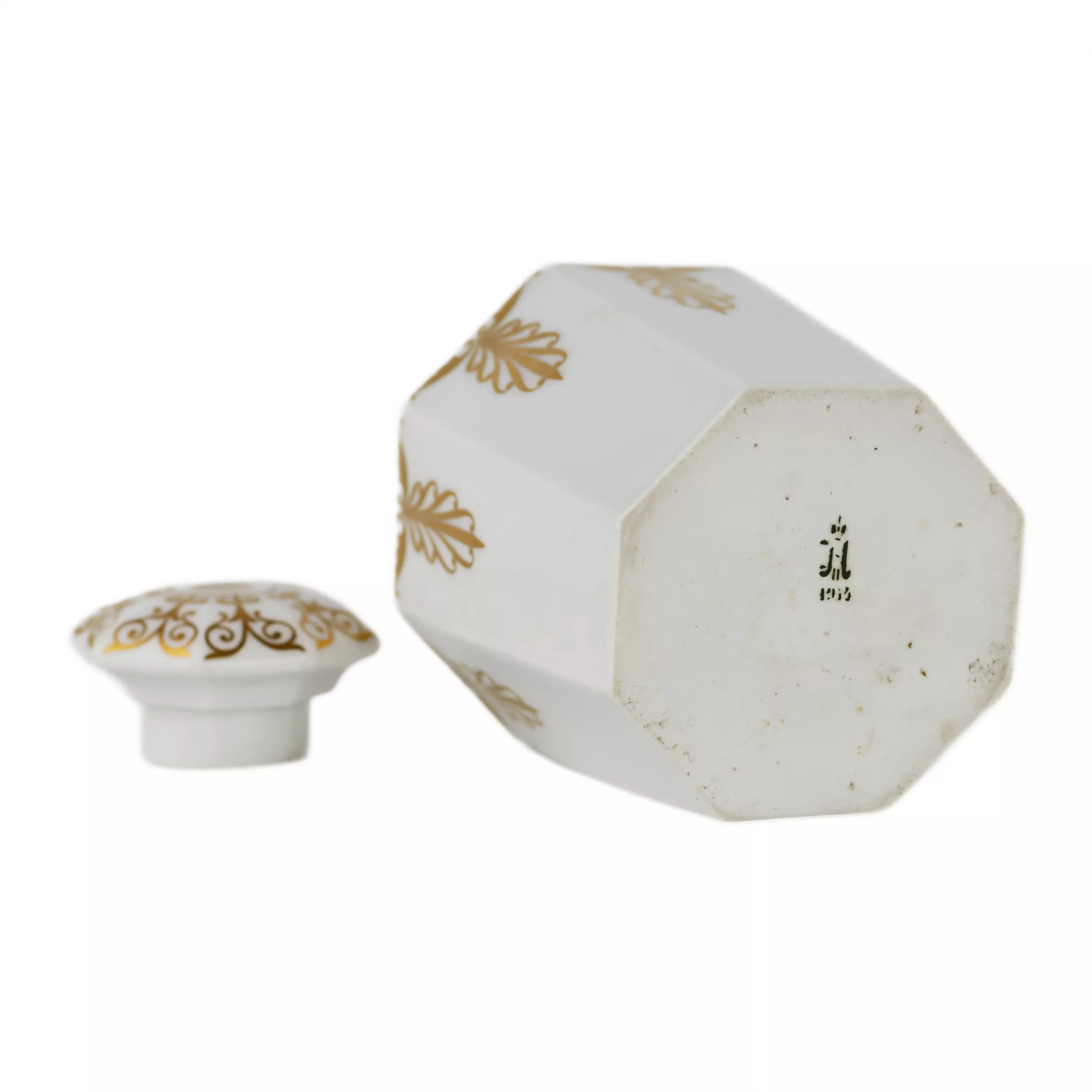 Boîte à the. Manufacture imperiale de porcelaine. Nicolas II, 1913.