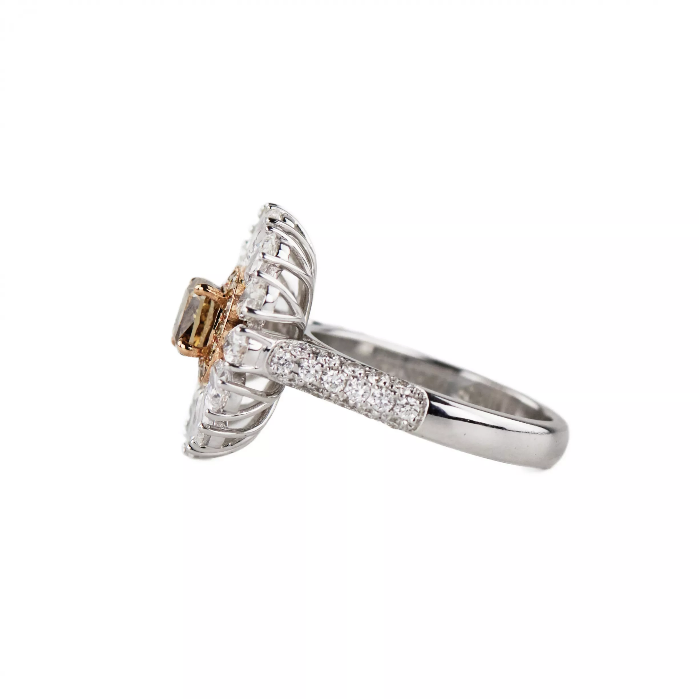 Bague en or blanc 18 carats avec diamants. Marbella.