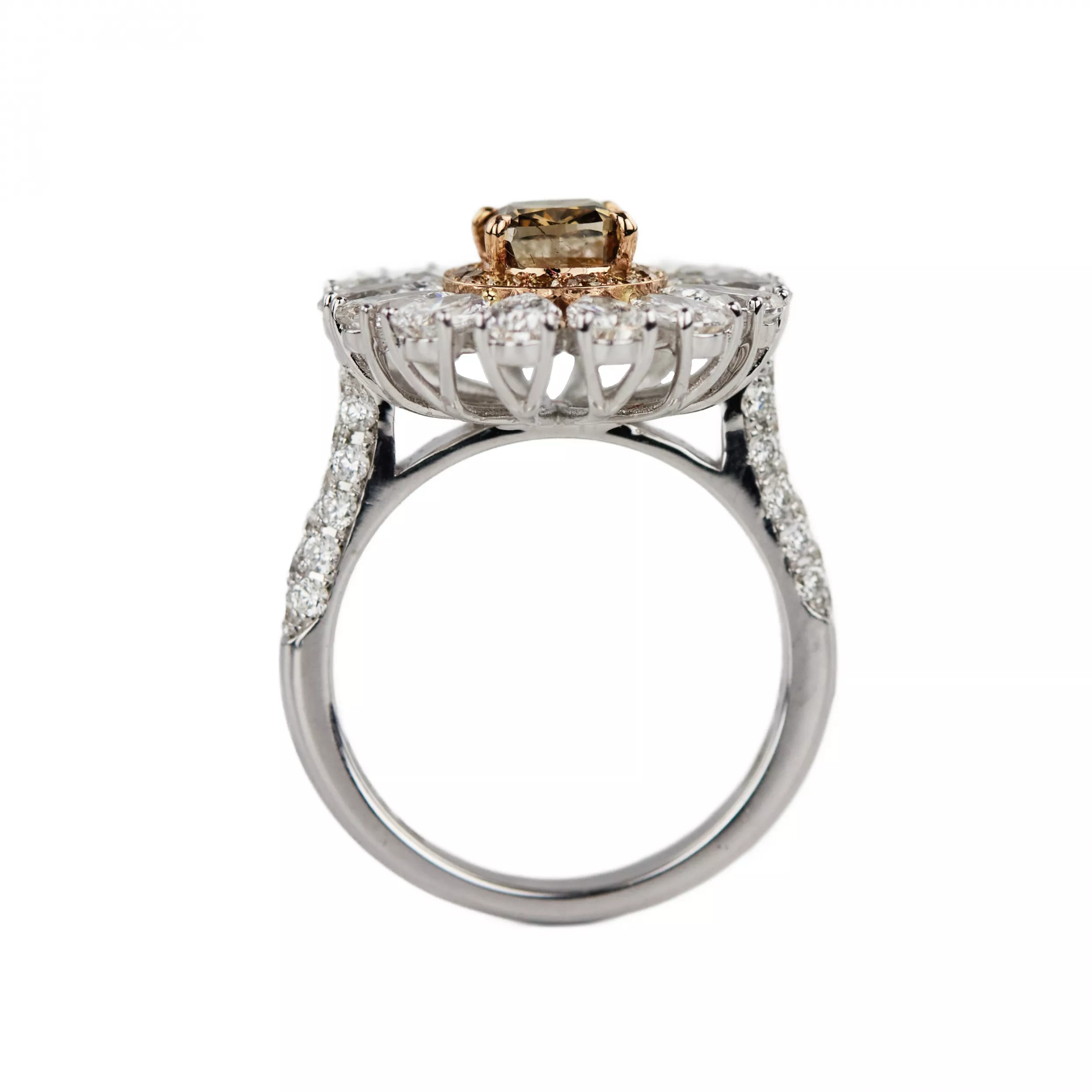 Bague en or blanc 18 carats avec diamants. Marbella.