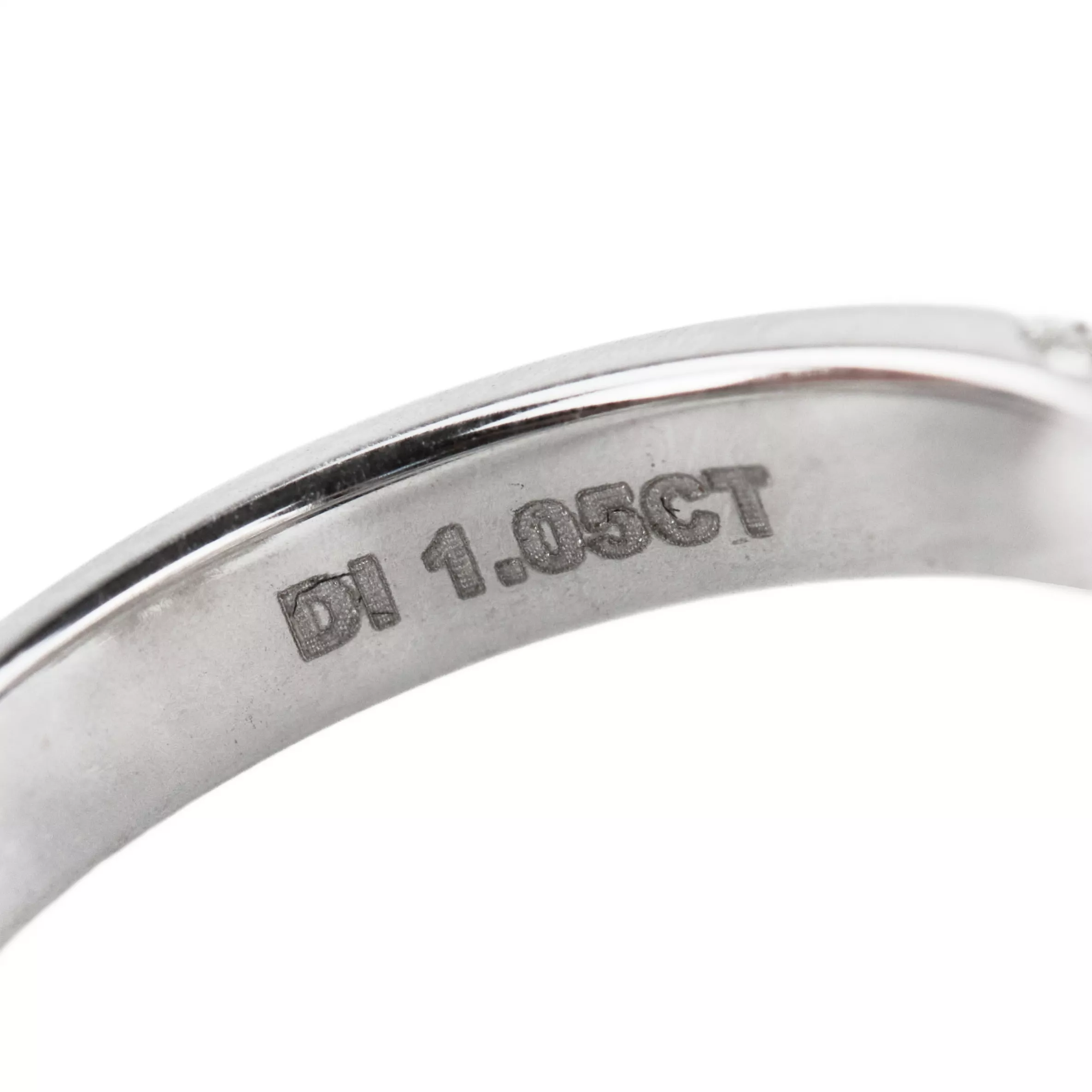 Bague en or blanc 18 carats avec diamants. Marbella.