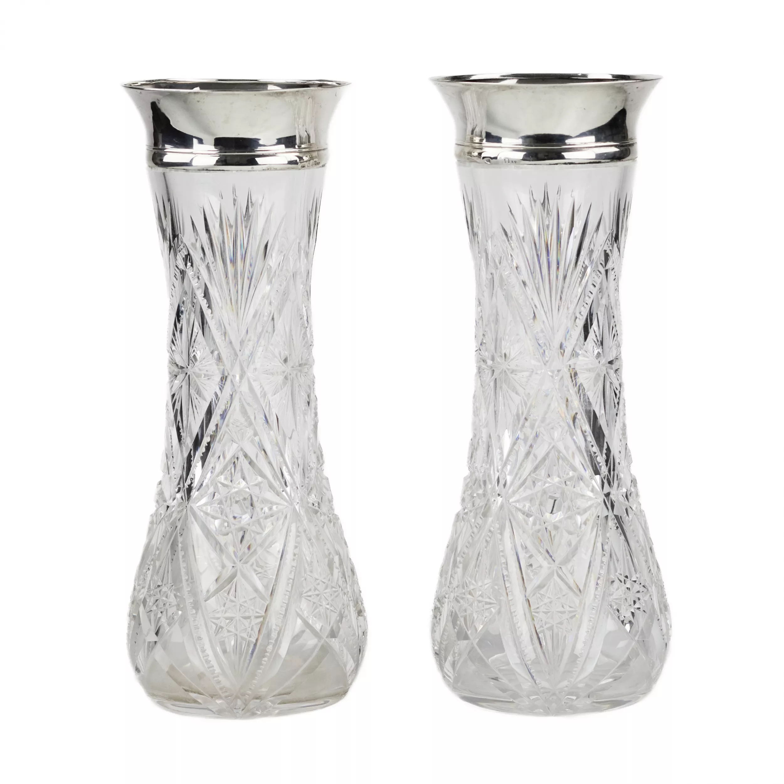 Paire de vases en cristal et garniture argentée. Russie. Riga. 1908 -1920. 