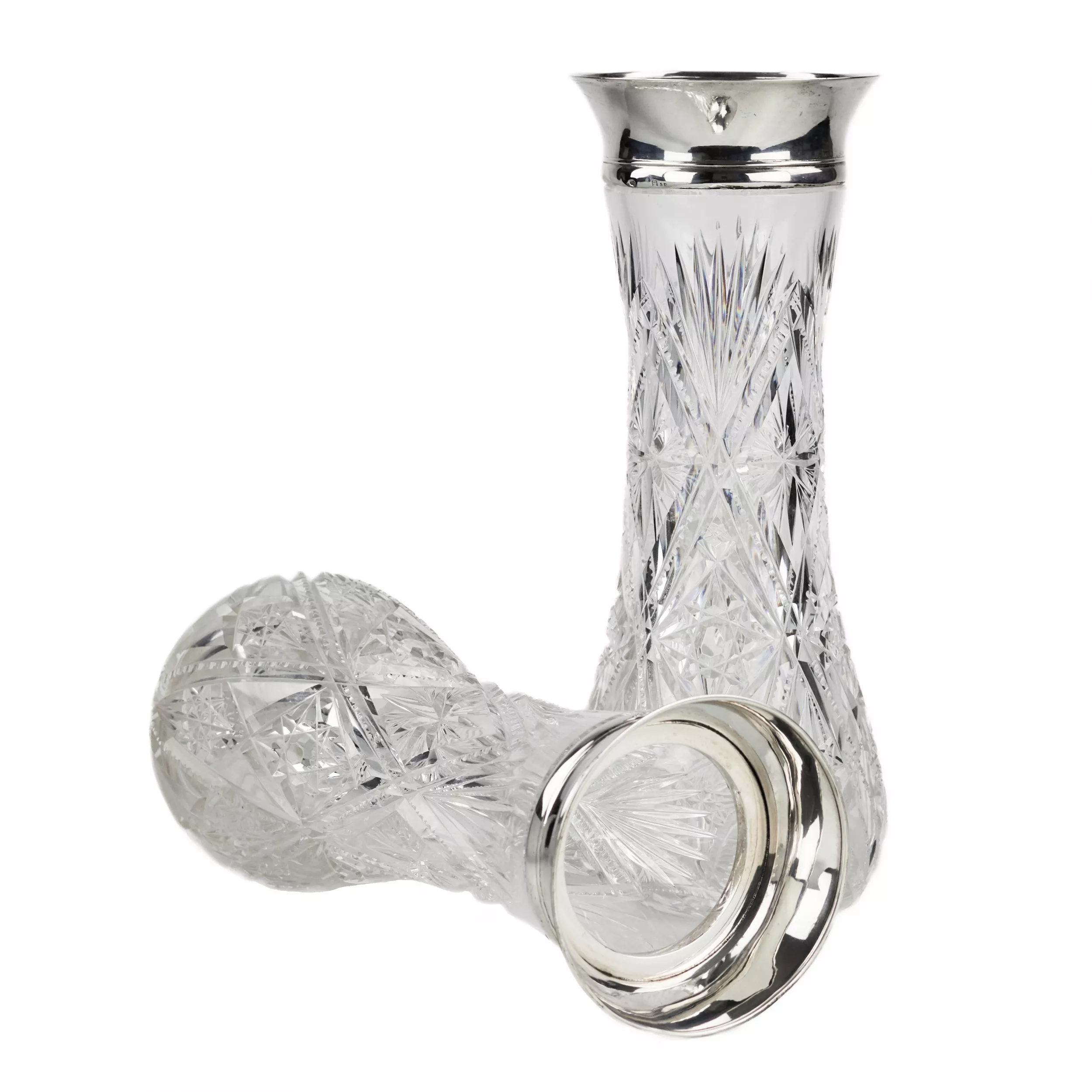 Paire de vases en cristal et garniture argentée. Russie. Riga. 1908 -1920. 