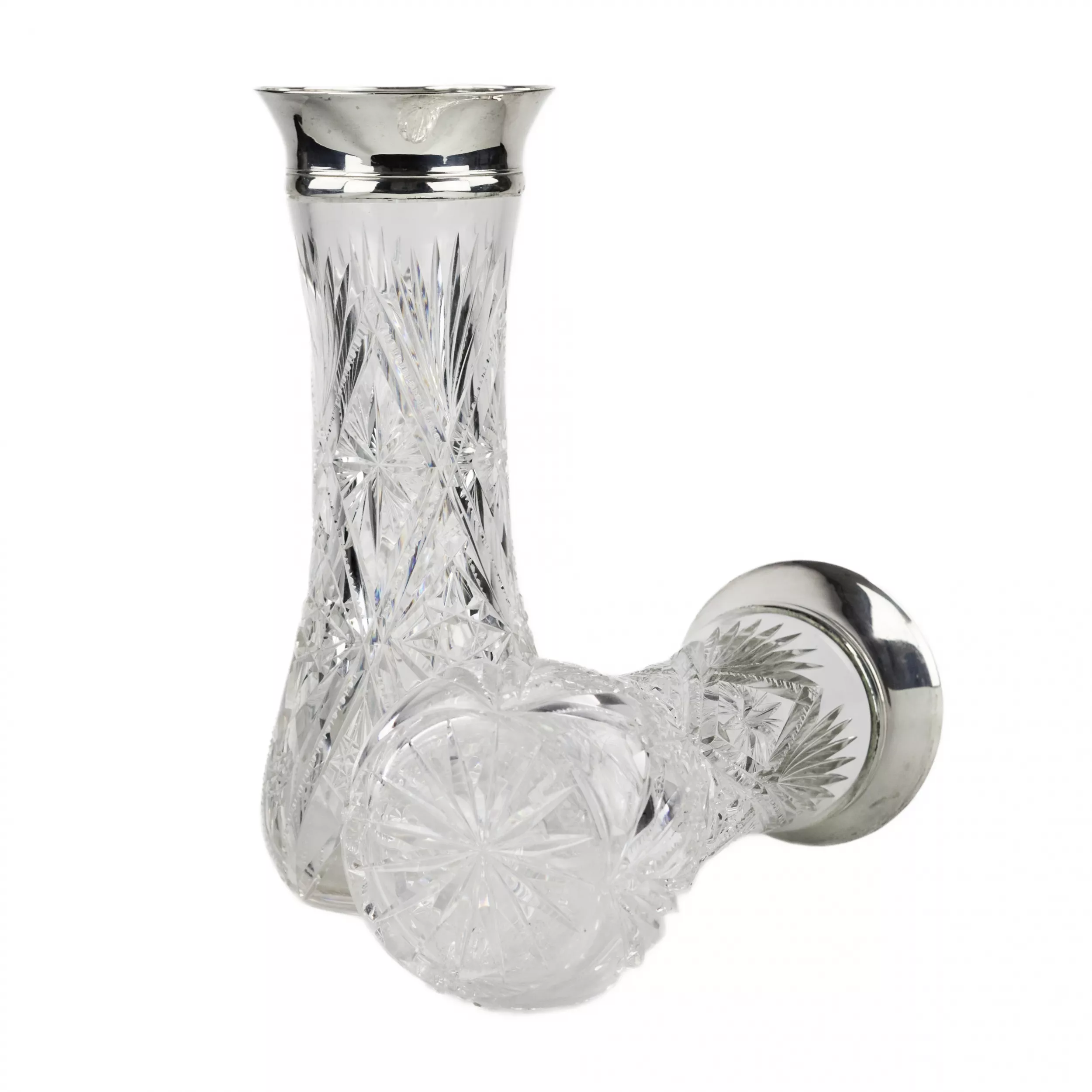 Paire de vases en cristal et garniture argentée. Russie. Riga. 1908 -1920. 