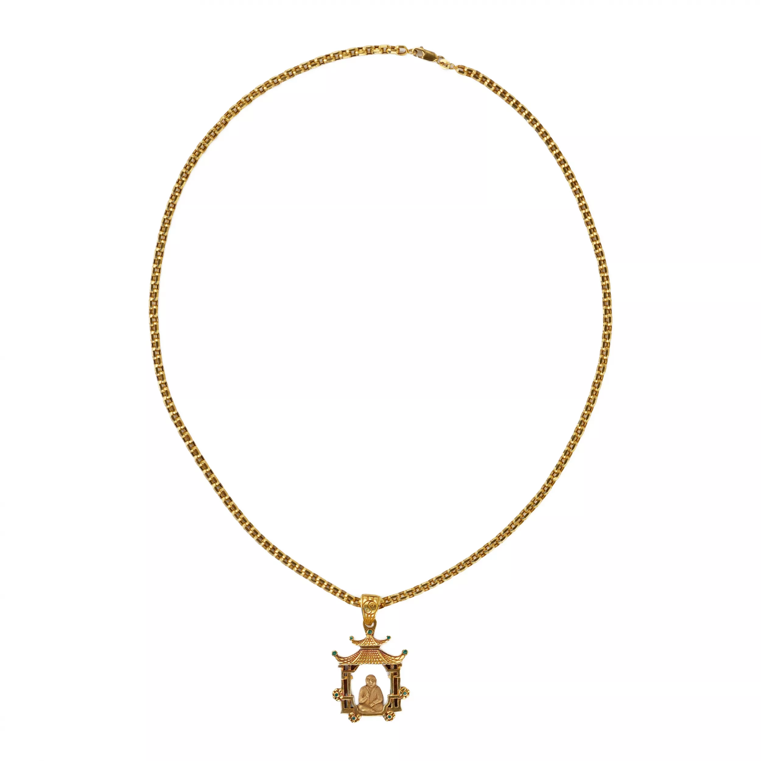 CHAÎNE EN OR AVEC PENDENTIF EN FORME DE PAGODE ABRITANT UN BOUDDHA EN MÉDITATION. SECONDE MOITIÉ DU XXE SIÈCLE