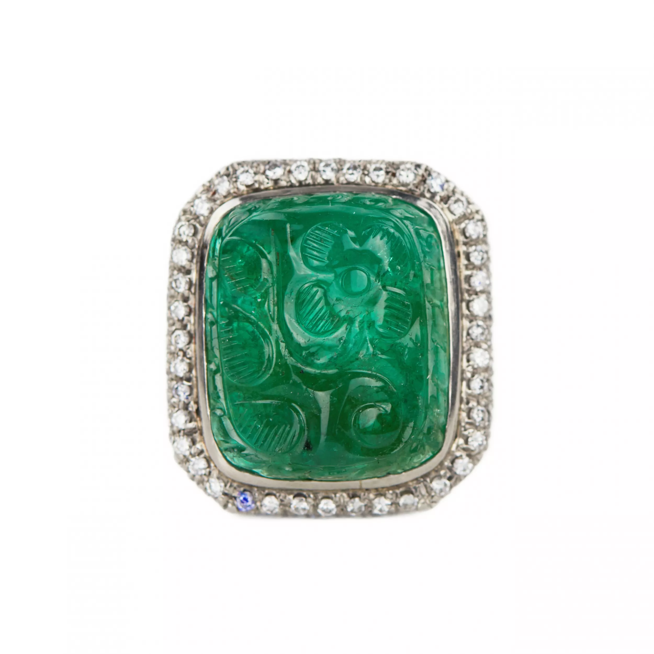 Impressive 18K gold ring with emerald and diamonds. 