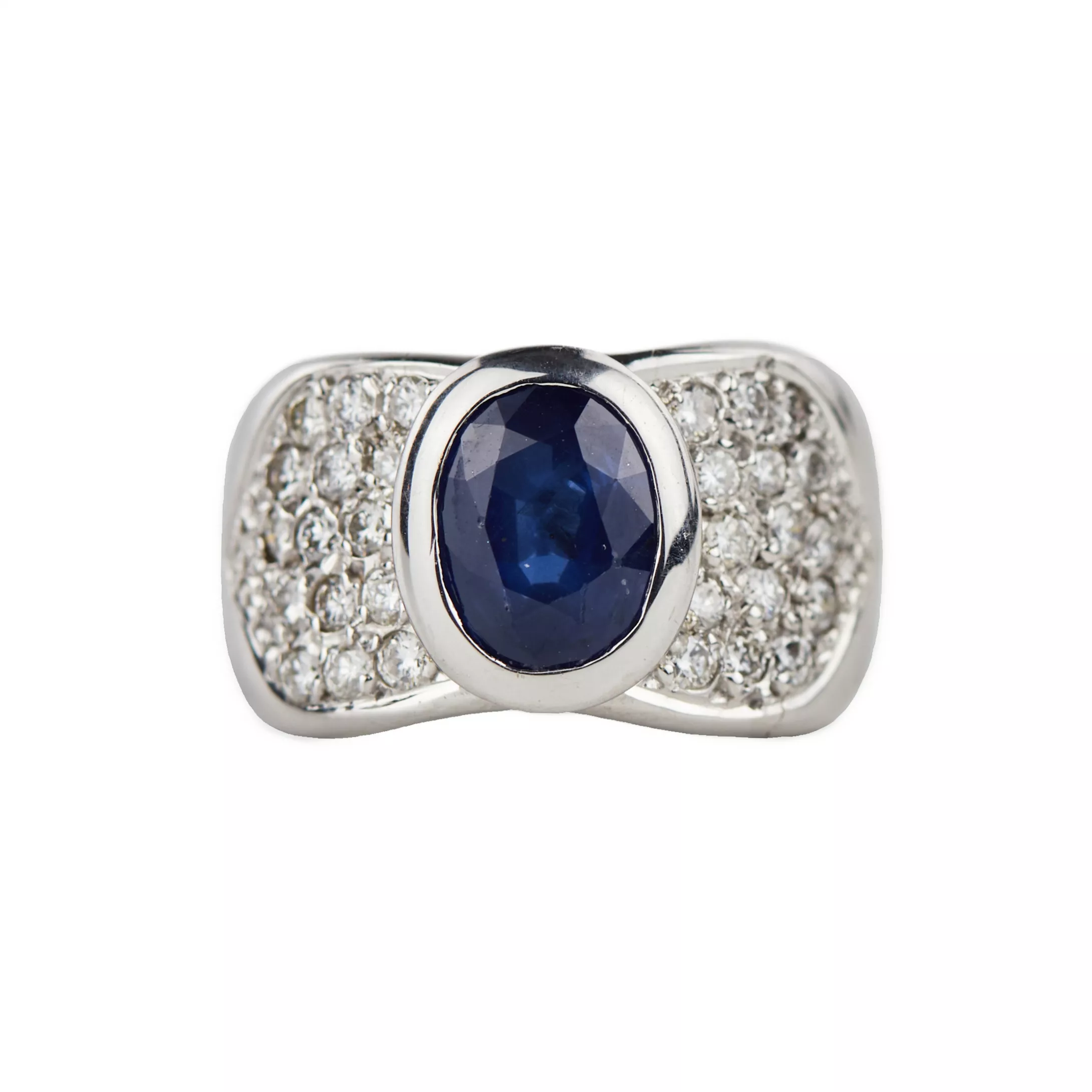Bague en or 18 carats avec saphir et diamants. 