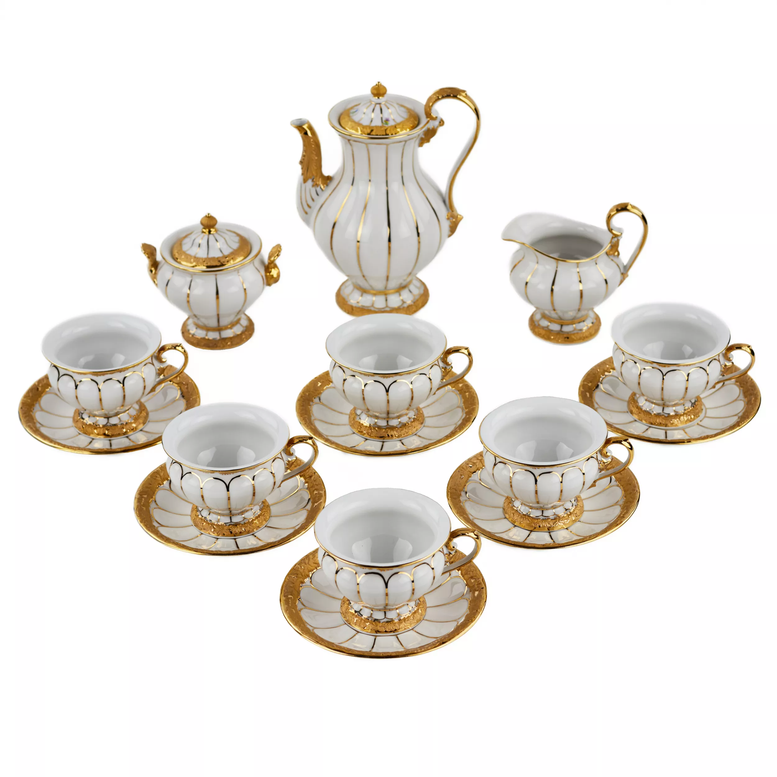 Service à cafe moka en porcelaine blanche et doree pour six personnes. Meissen 