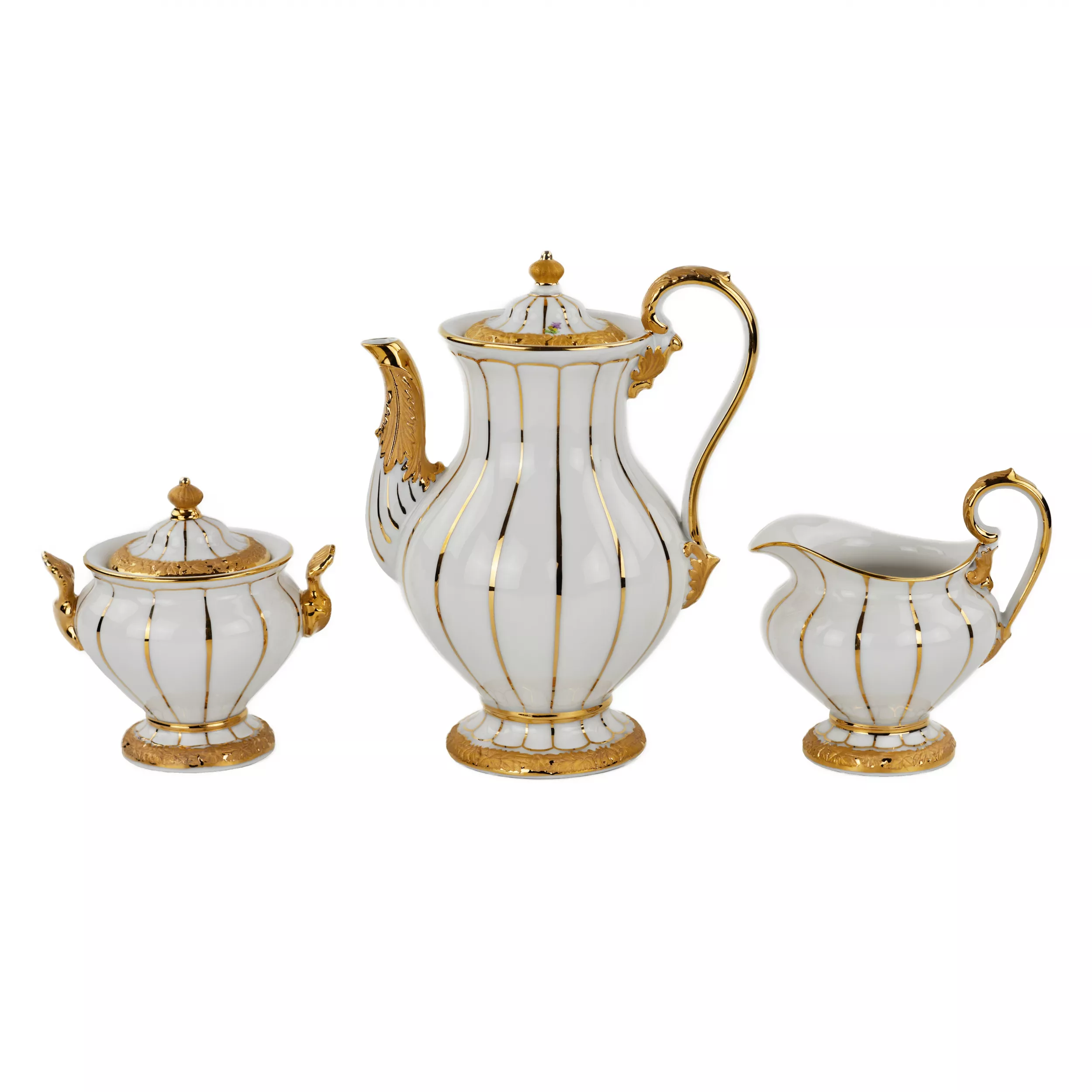 Service à cafe moka en porcelaine blanche et doree pour six personnes. Meissen 