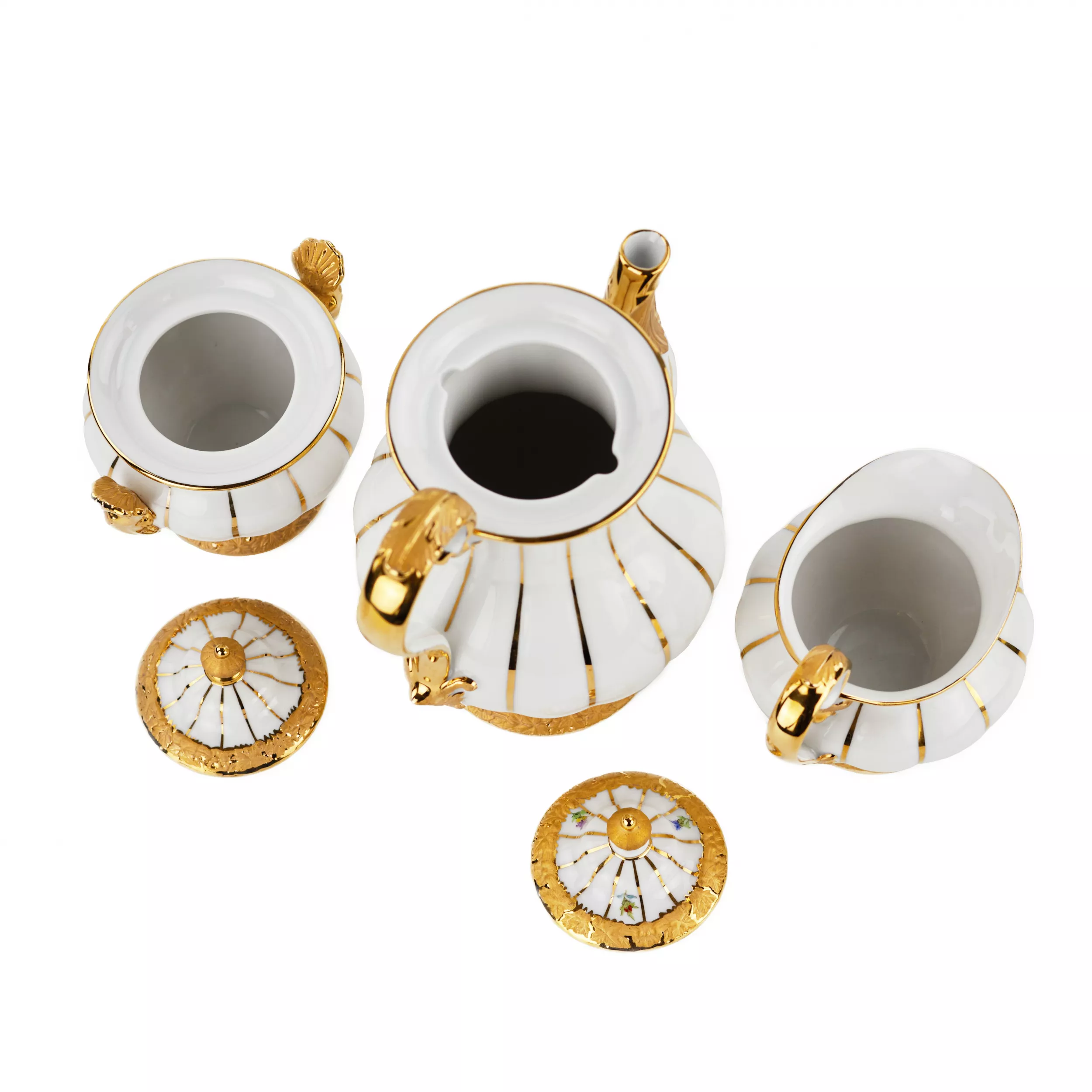 Service à cafe moka en porcelaine blanche et doree pour six personnes. Meissen 