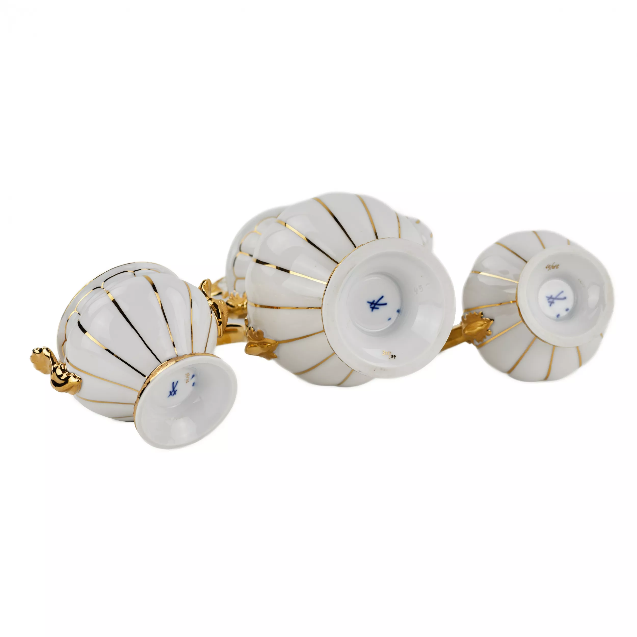 Service à cafe moka en porcelaine blanche et doree pour six personnes. Meissen 