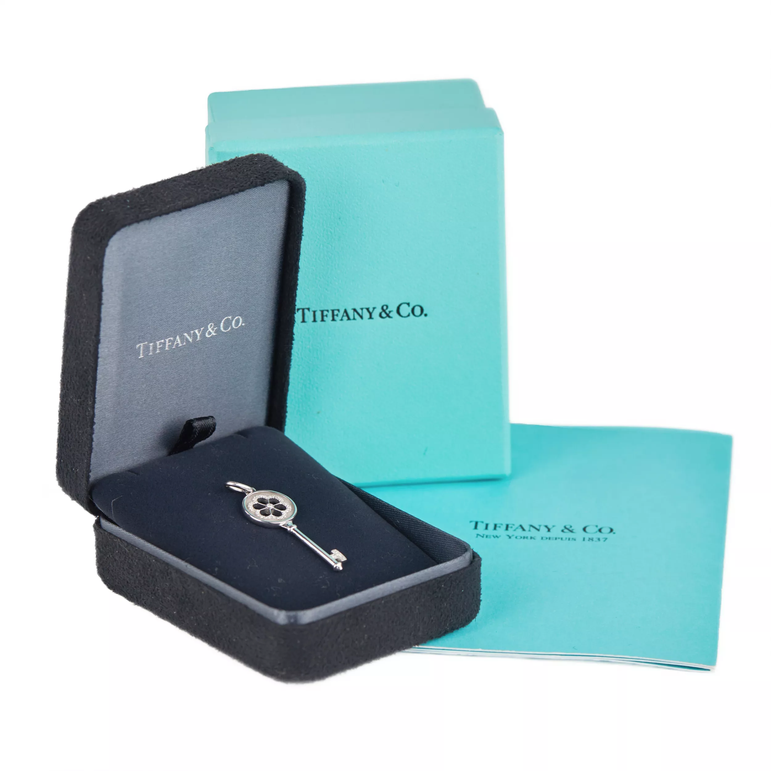 PENDENTIF TIFFANY cle en or blanc 18 carats avec diamant