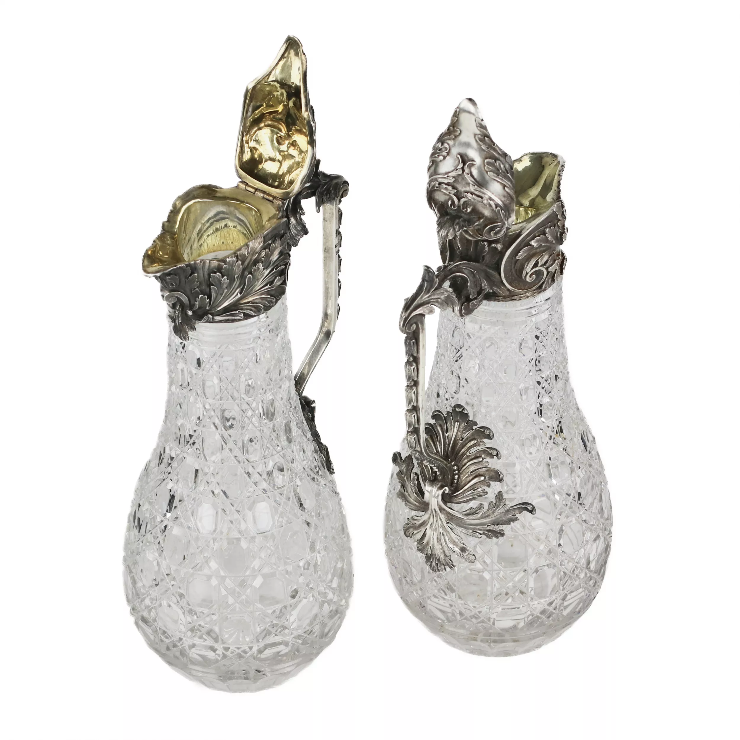 Une magnifique paire de pichets à vin en cristal coule en superbe argent BOLIN. Moscou. Russie 19ème siècle. 