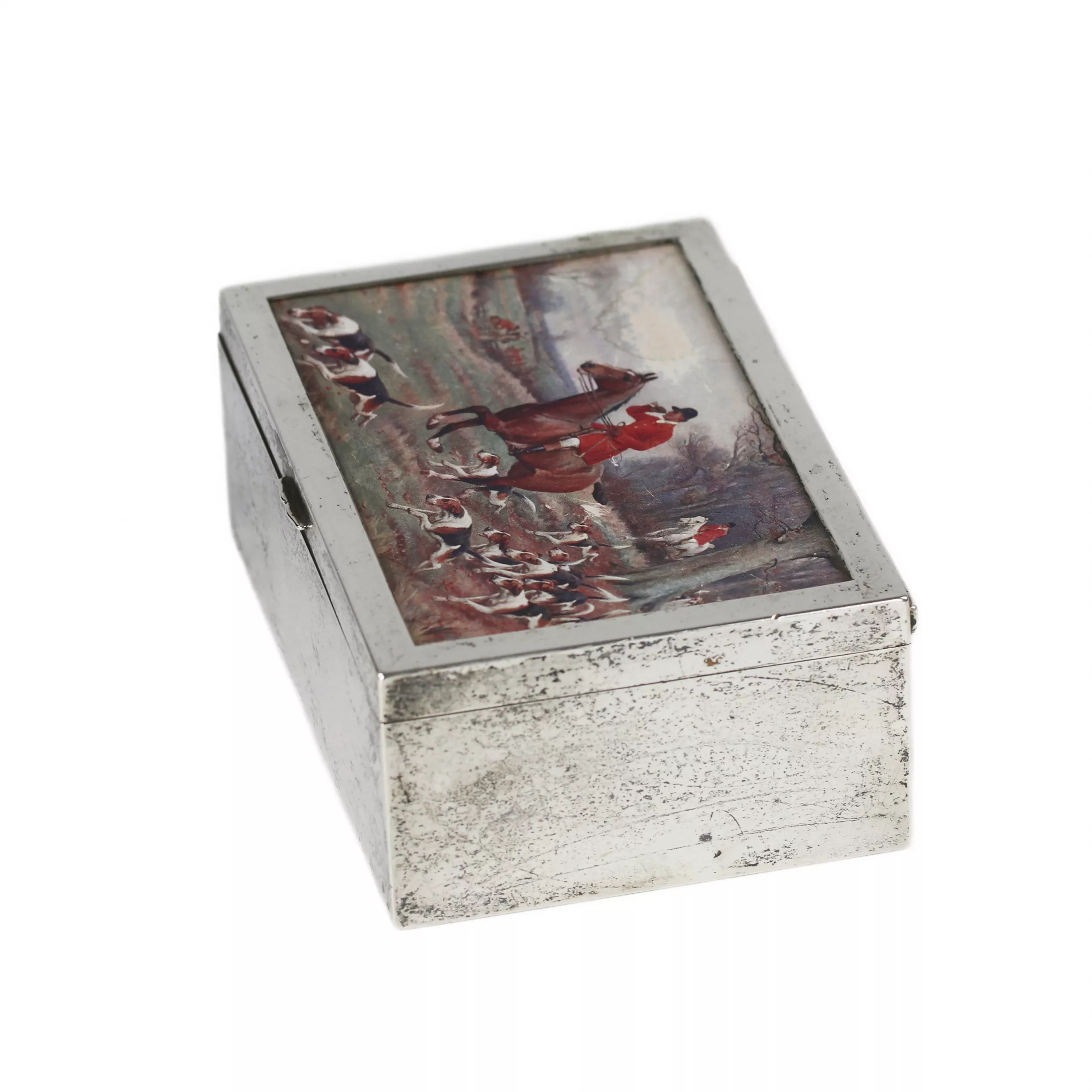 Cigar box with a hound hunting scene in Britain. Early 20th century 