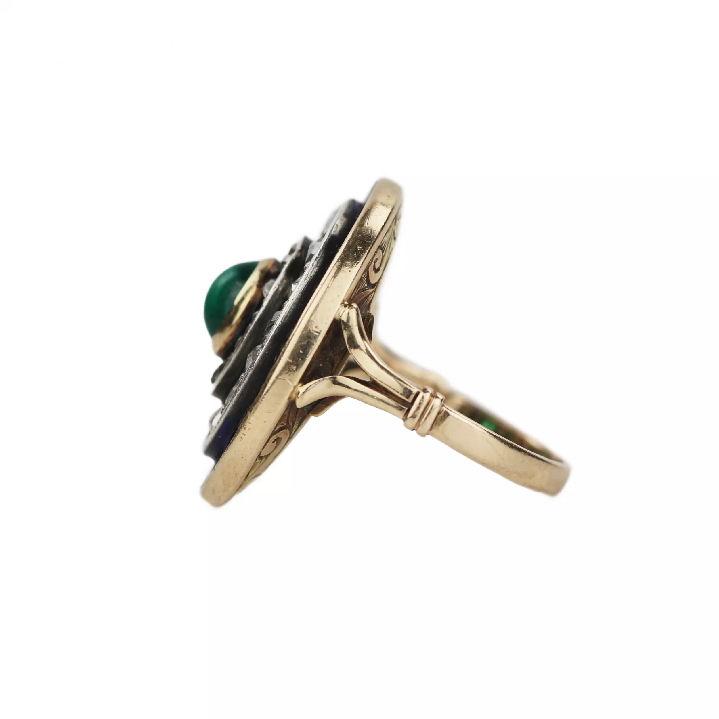 Bague en or 583, avec émeraude, diamants et émail bleu. 