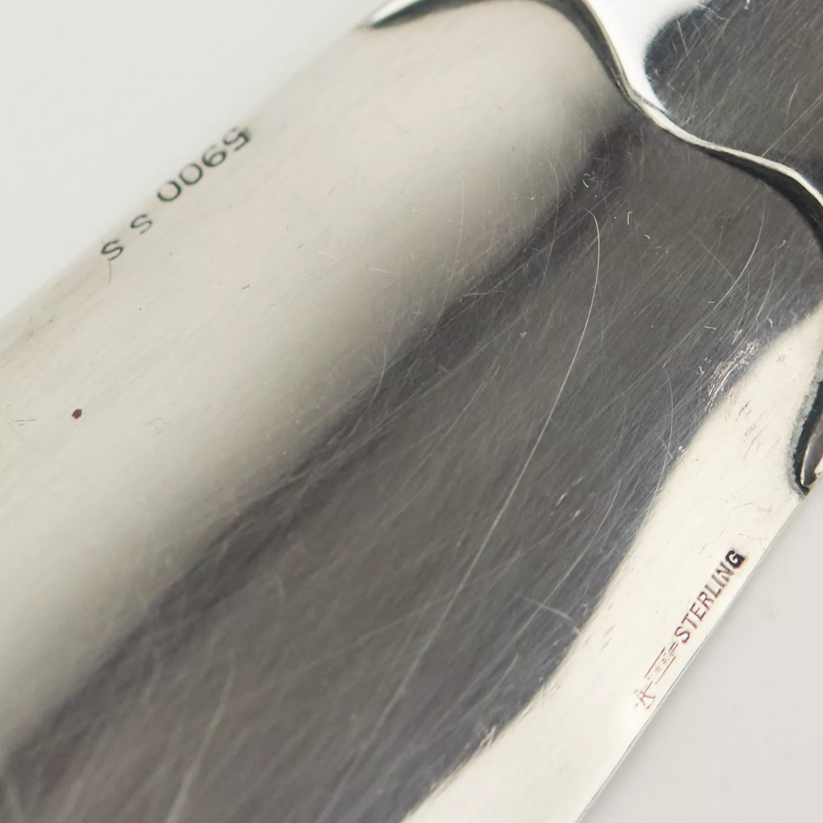 SILVER SHOEHORN WITH MONOGRAM IN FITTED CASE. CALLEGARI. 20TH CENTURY