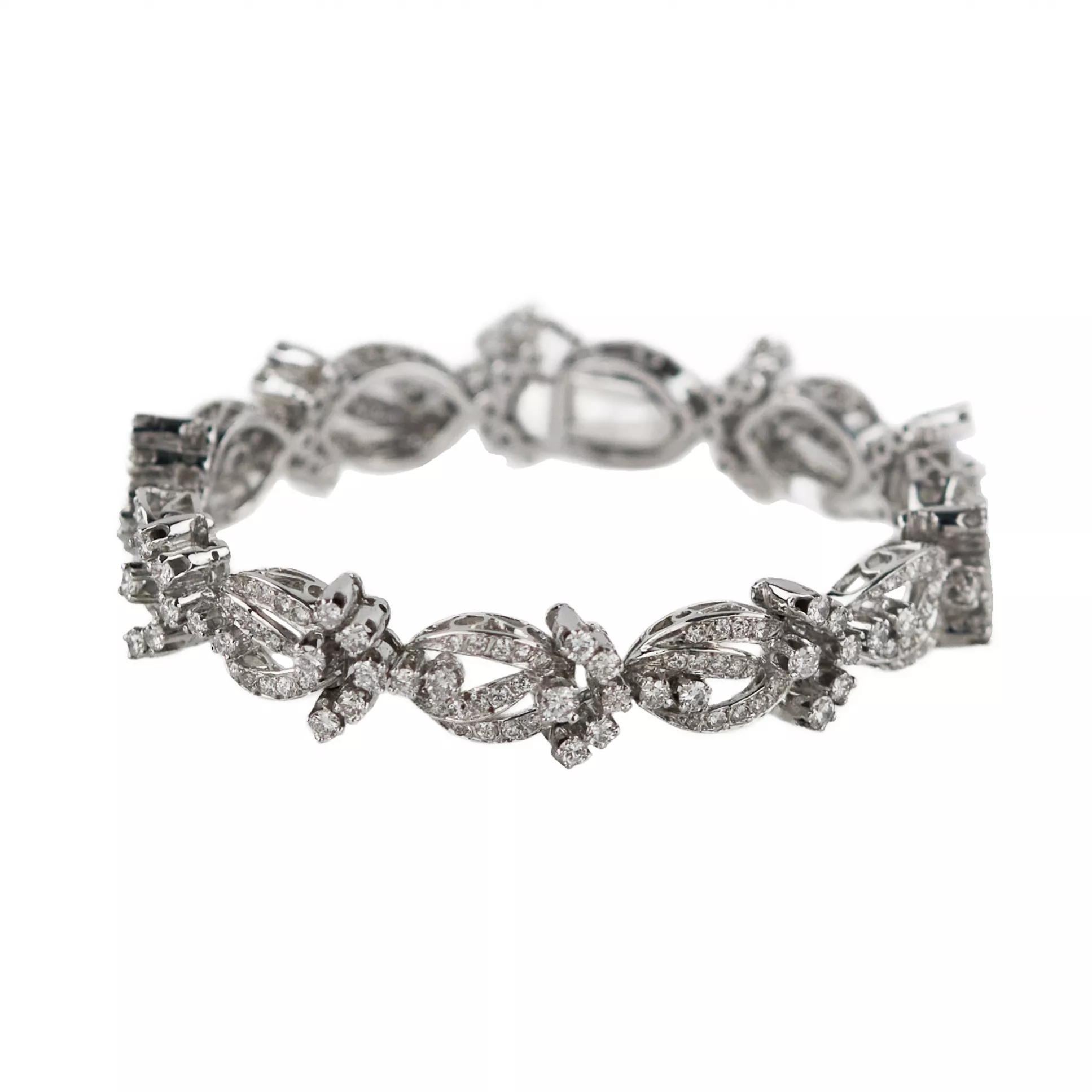 BRACELET IN 18 KARAT WHITE GOLD WITH DIAMOND FLORAL LINKS. 21ST CENTURY