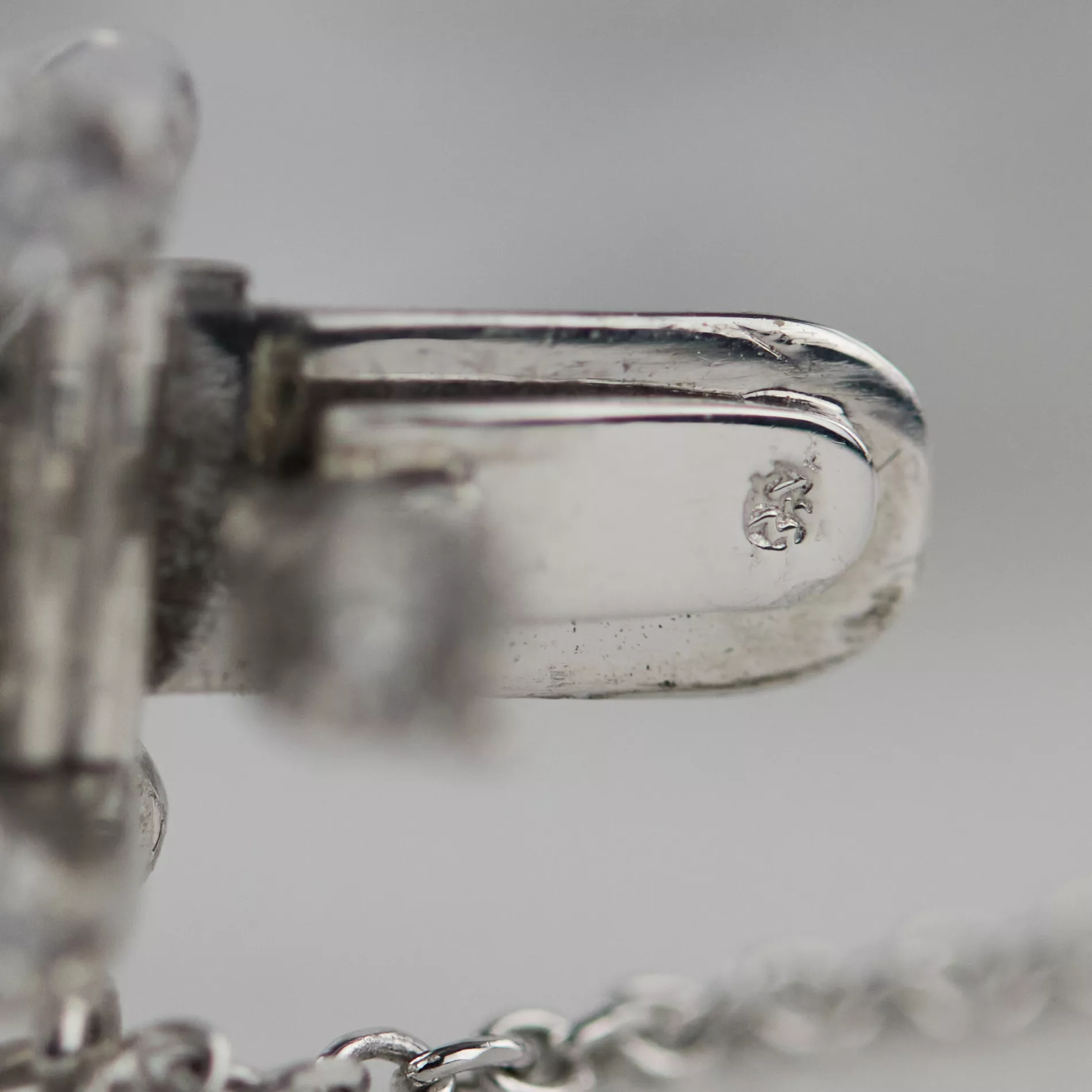 BRACELET IN 18 KARAT WHITE GOLD WITH DIAMOND FLORAL LINKS. 21ST CENTURY