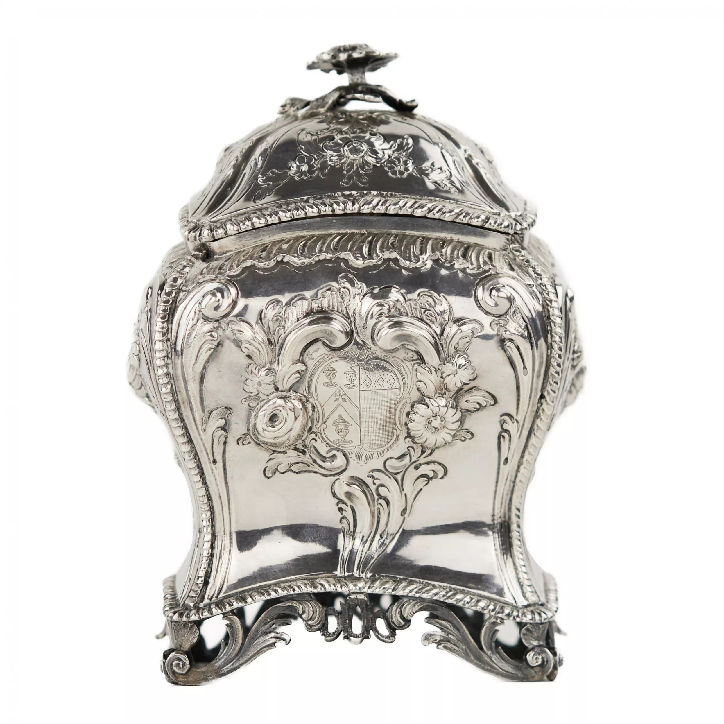 Une merveilleuse théière en argent fabriquée en Angleterre du 18ème siècle. Londres, Herbert & Co.1762