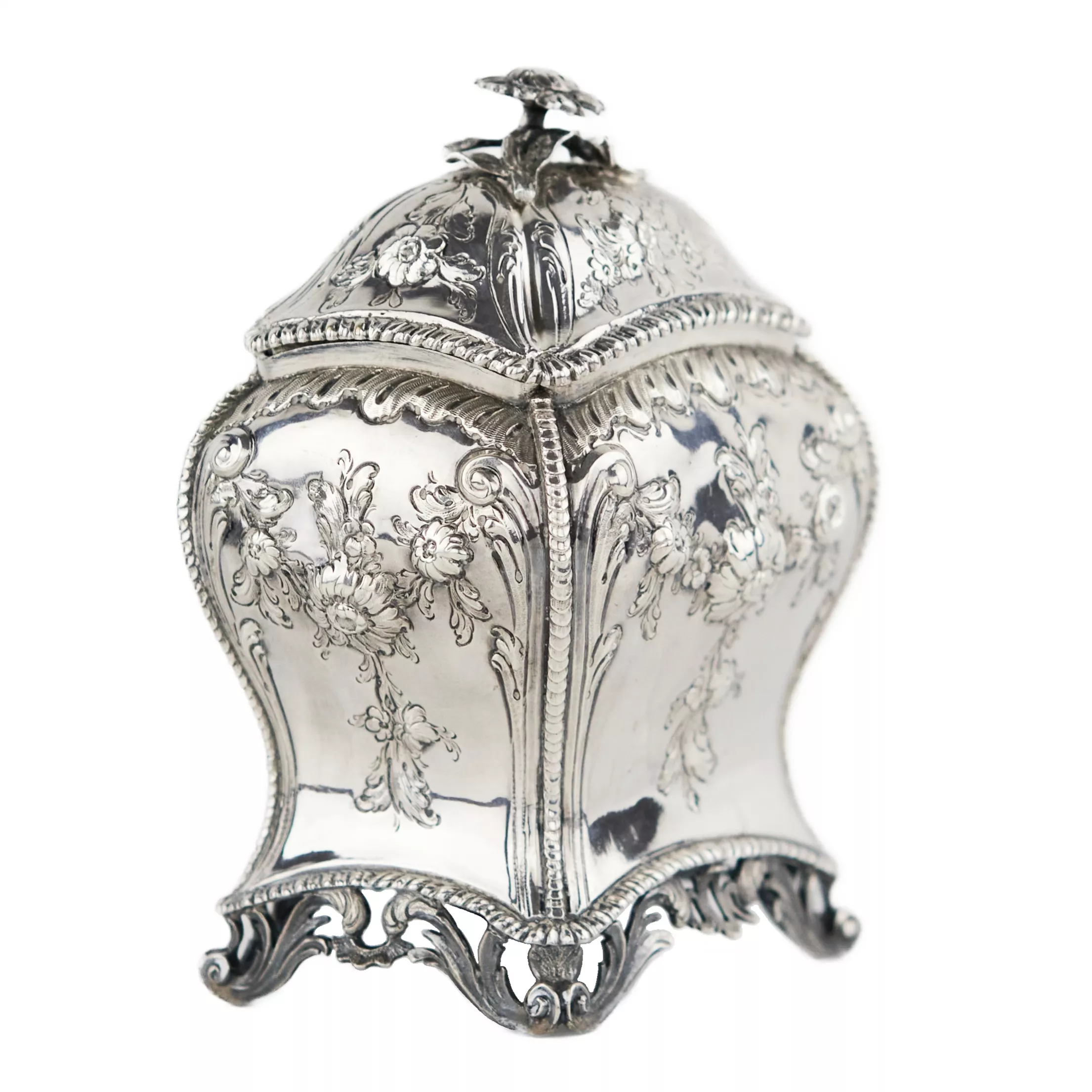 Une merveilleuse théière en argent fabriquée en Angleterre du 18ème siècle. Londres, Herbert & Co.1762