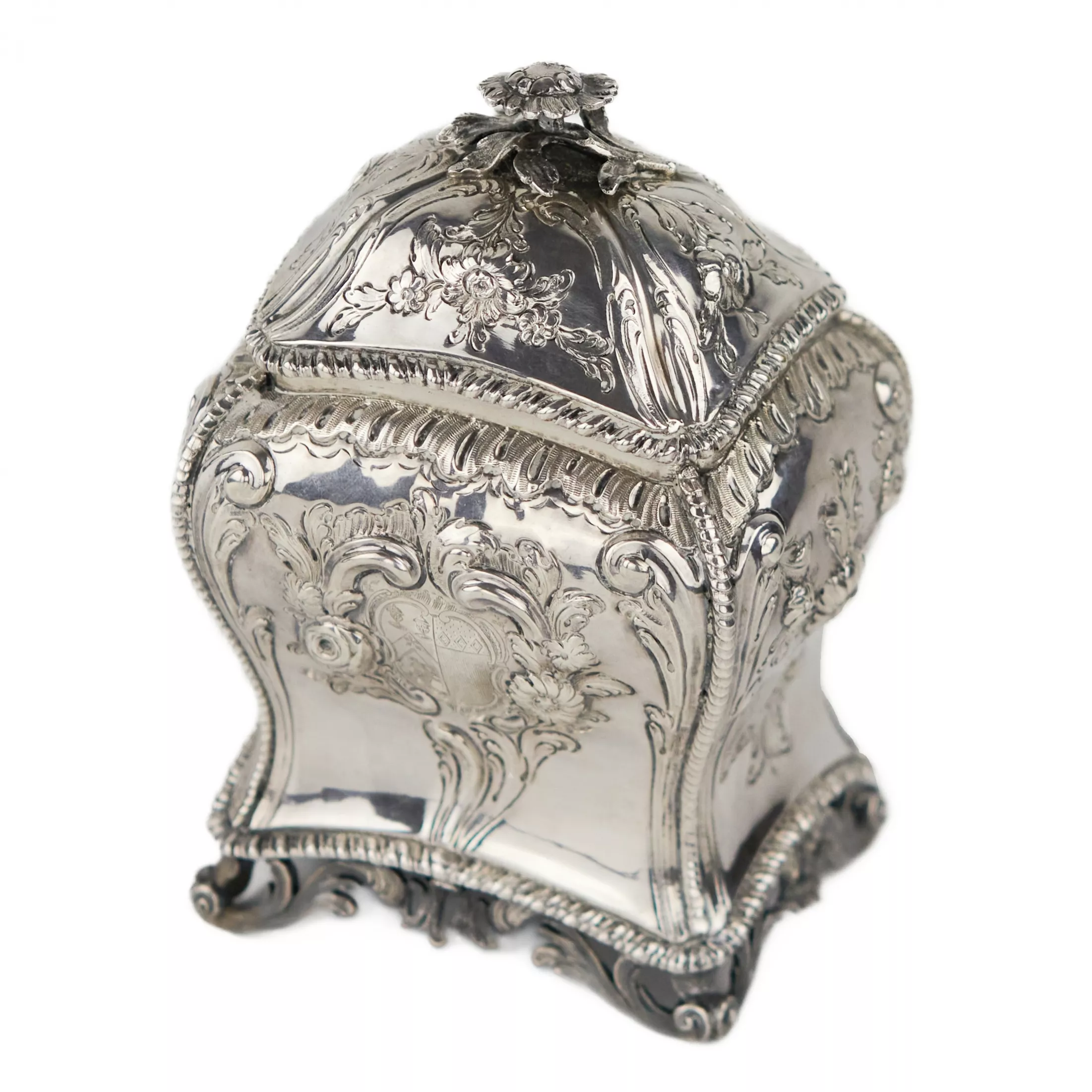 Une merveilleuse théière en argent fabriquée en Angleterre du 18ème siècle. Londres, Herbert & Co.1762