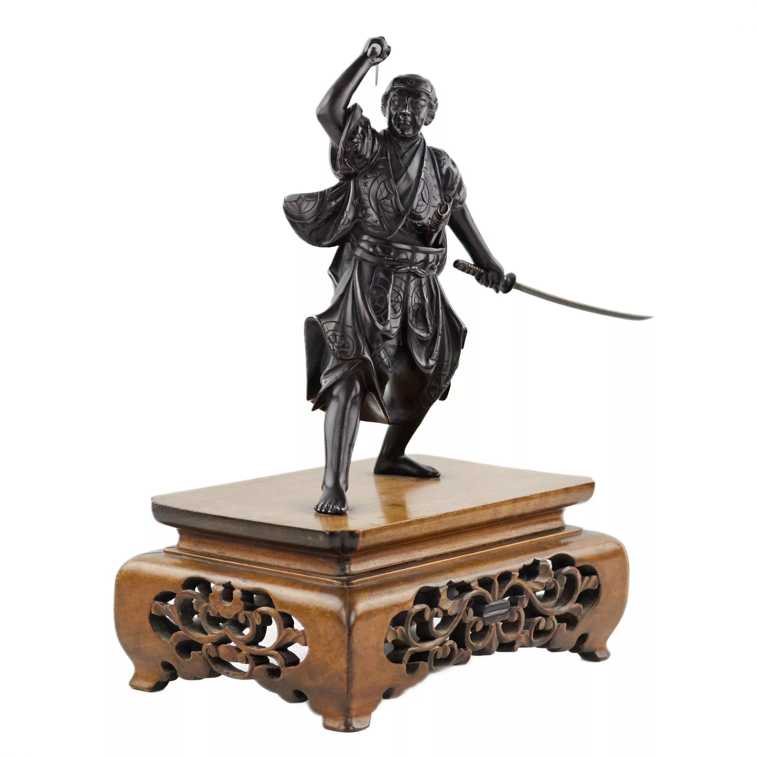 Sculpture japonaise en bronze représentant un guerrier samouraï. Japon. Meiji. Le tournant du 19e-20e siècle. 