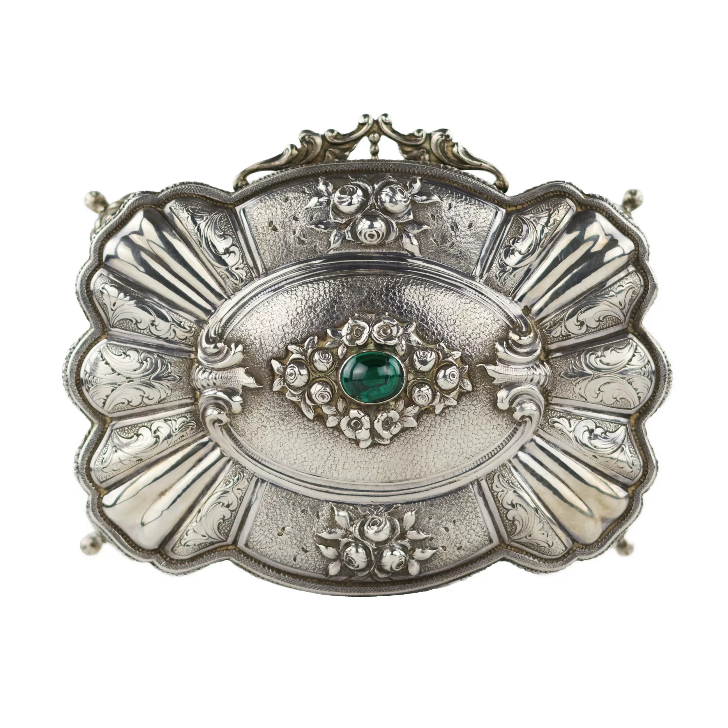 Boîte à bijoux italienne en argent de forme baroque. 20ième siècle. 