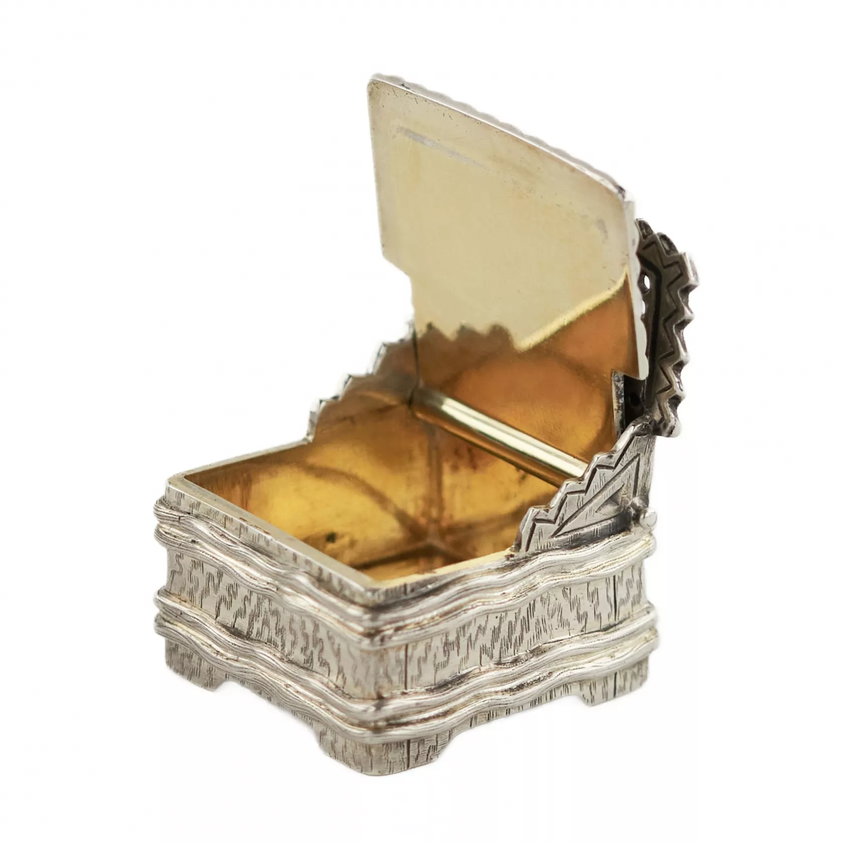 NICHOLLS & PLINCKE. Une petite salière-trône en argent. Pétersbourg. 1875 